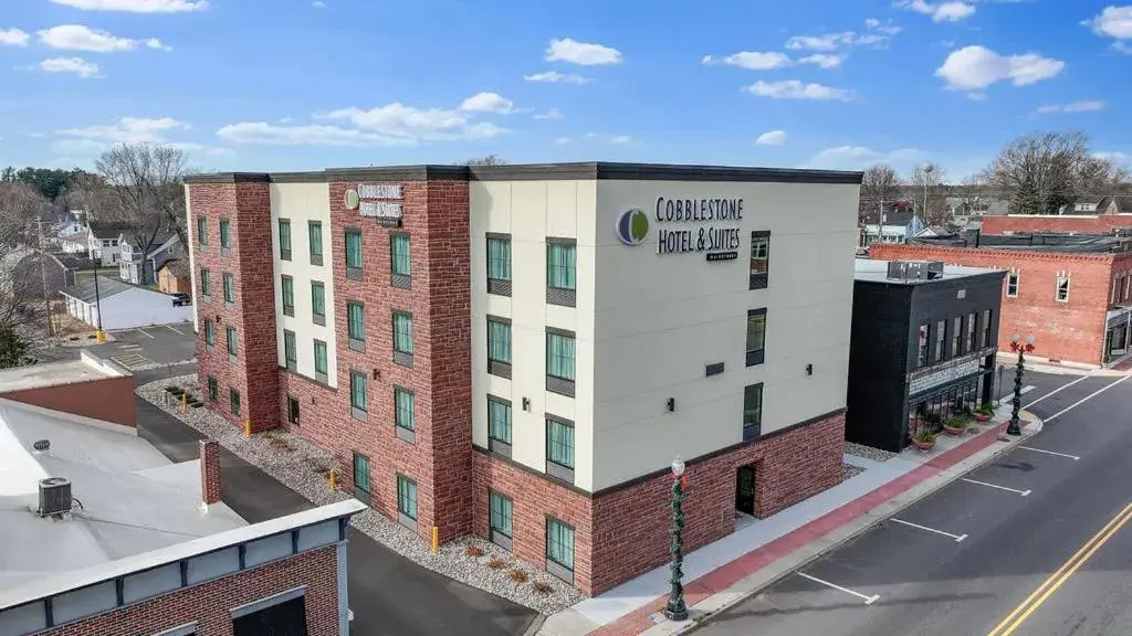 Property building in Cobblestone Hotel & Suites - Mosinee Property building in Cobblestone Hotel & Suites - Mosinee