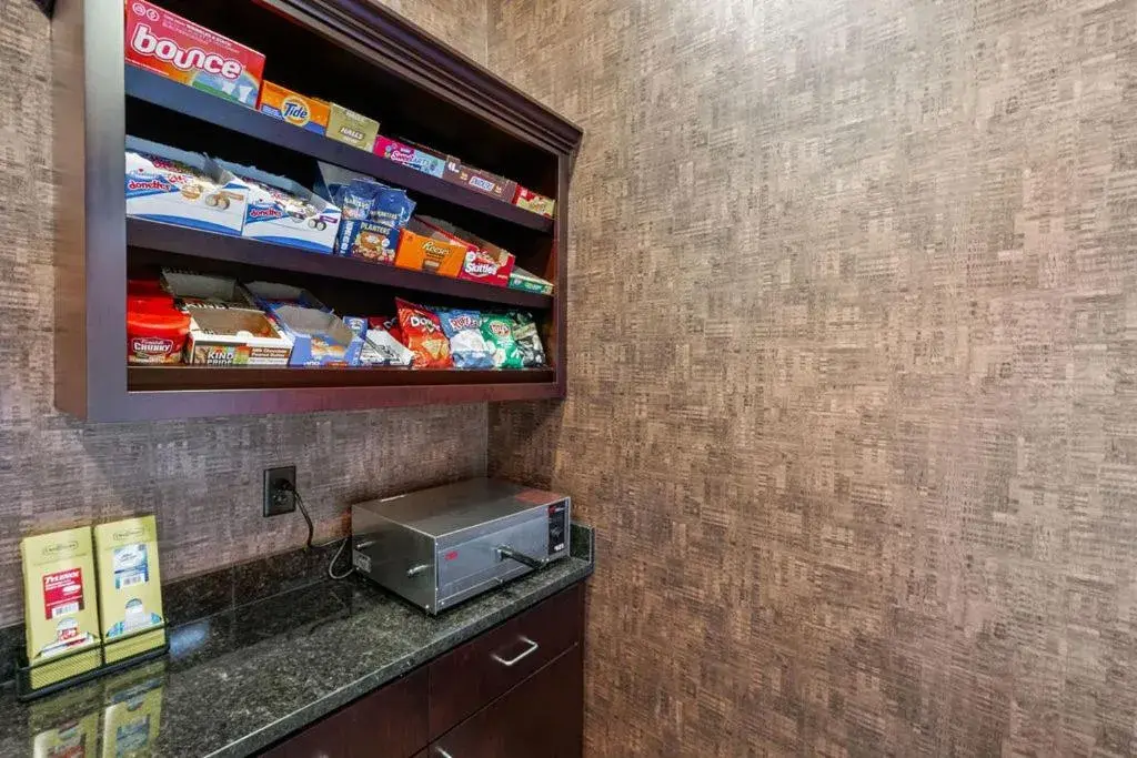 Food and drinks in Cobblestone Hotel & Suites - Mosinee Food and drinks in Cobblestone Hotel & Suites - Mosinee