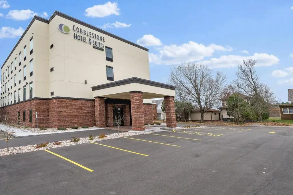 Property building in Cobblestone Hotel & Suites - Mosinee Property building in Cobblestone Hotel & Suites - Mosinee