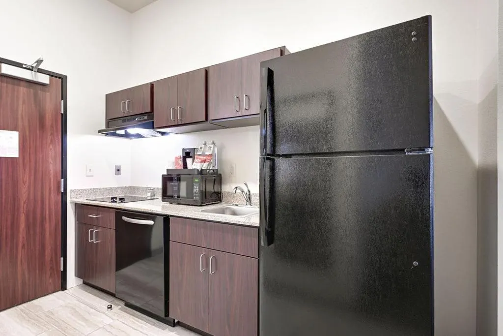 Kitchen or kitchenette in Cobblestone Hotel & Suites - Mosinee