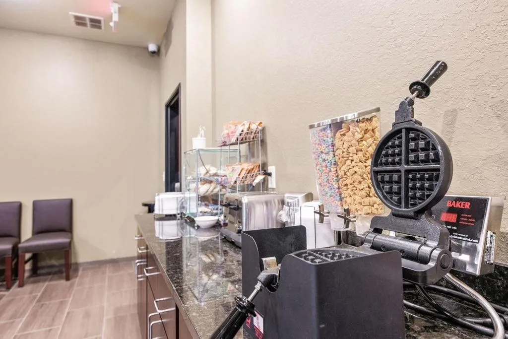 Breakfast in Cobblestone Hotel & Suites - Mosinee