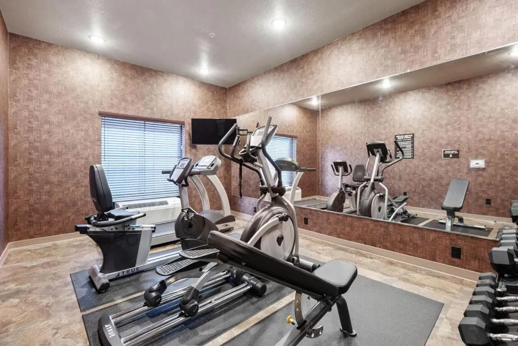 Fitness centre/facilities in Cobblestone Hotel & Suites - Mosinee