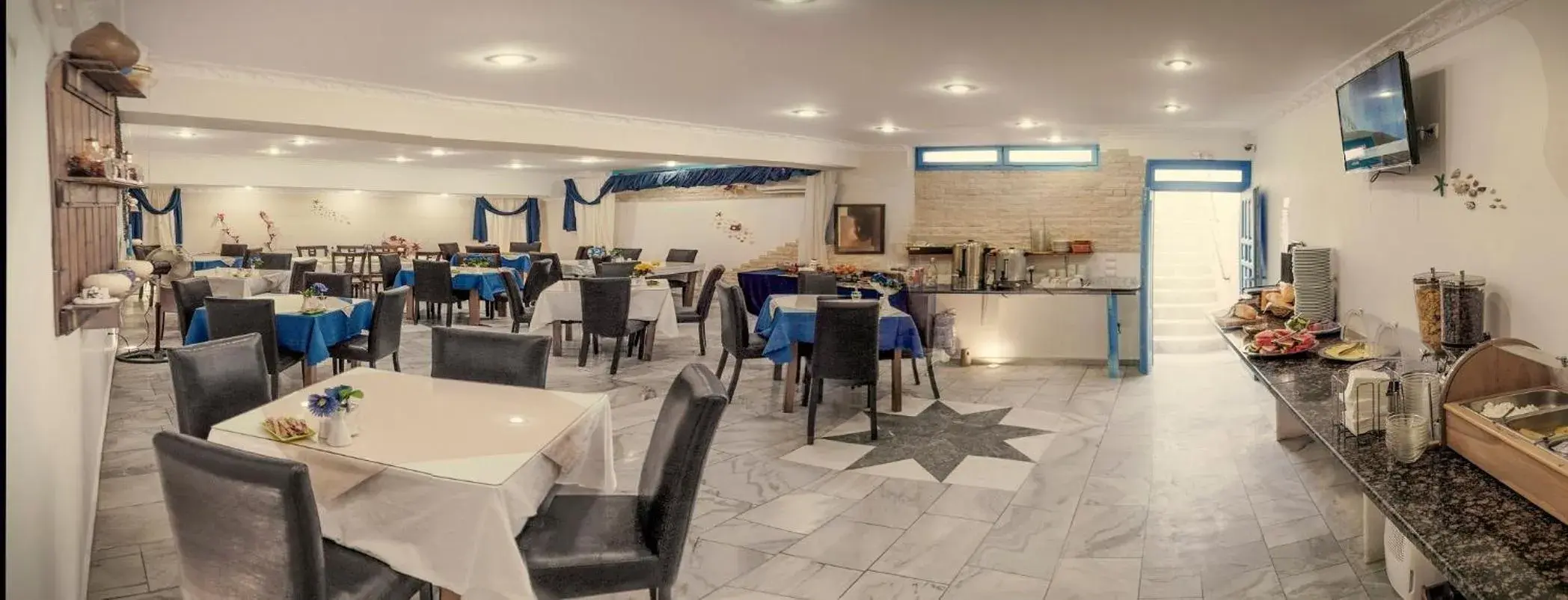 Breakfast in Perissa Bay Breakfast in Perissa Bay