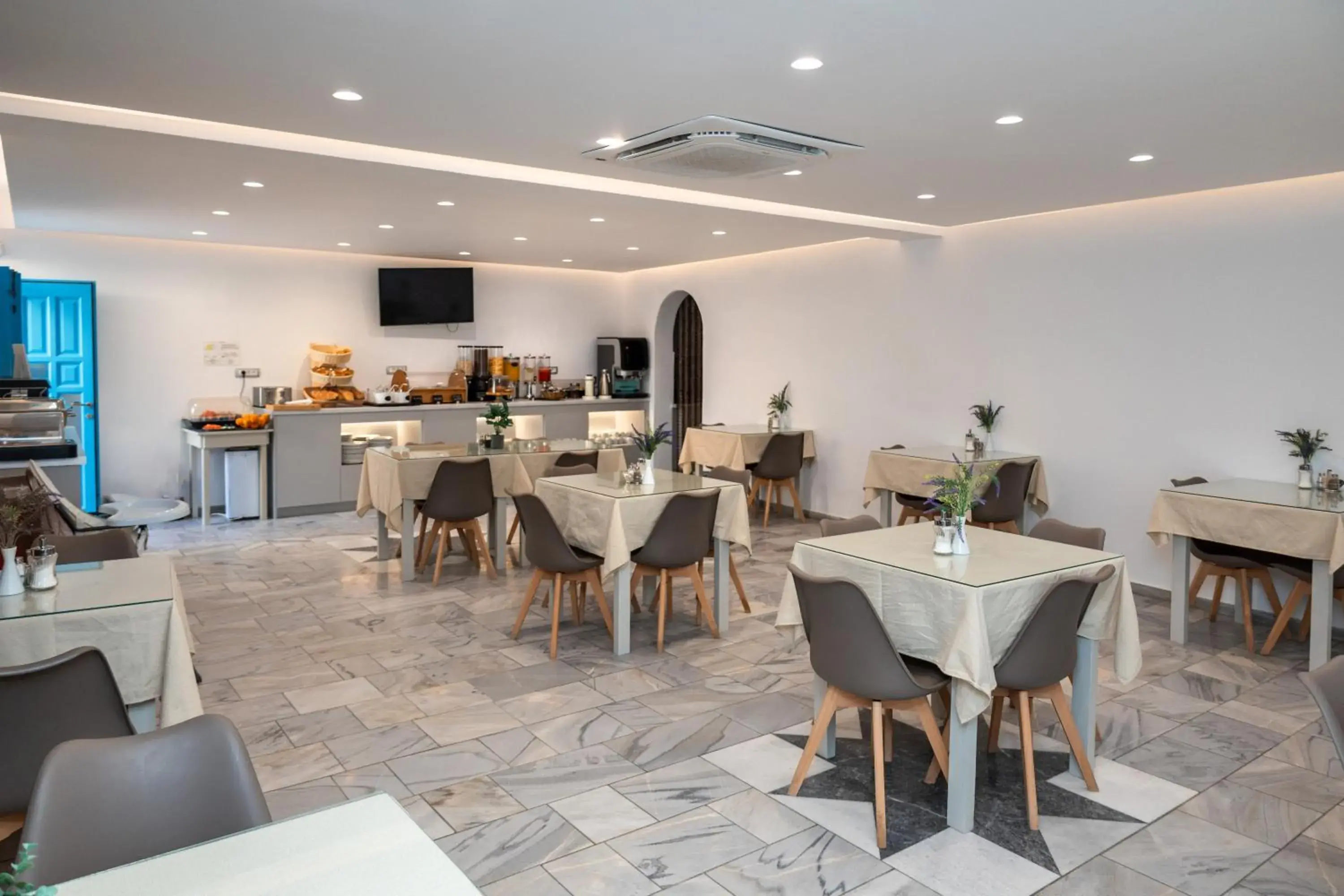 Breakfast in Perissa Bay Breakfast in Perissa Bay