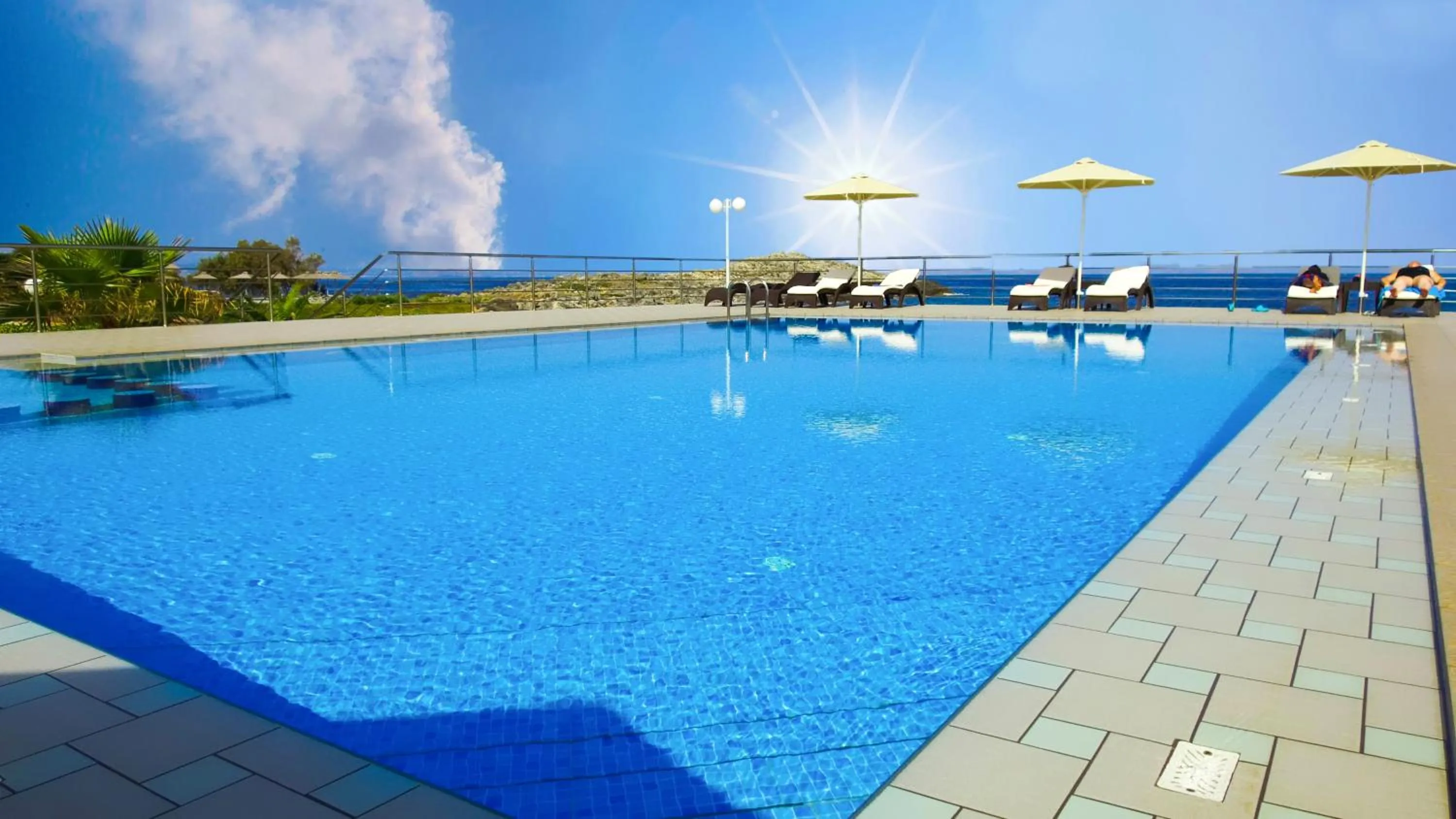 Swimming pool in Nanakis Beach Apartments