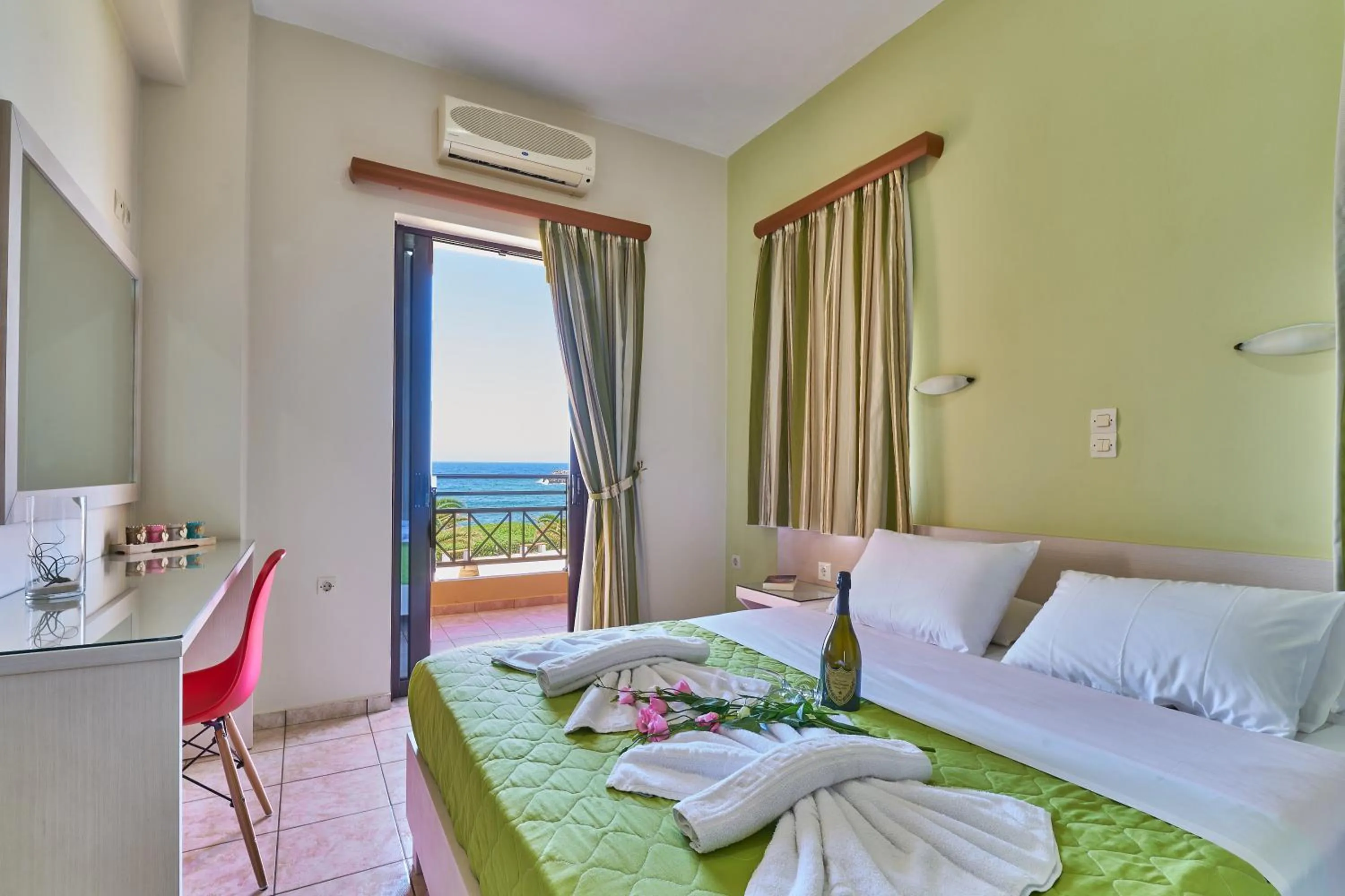 Bedroom, Bed in Nanakis Beach Apartments
