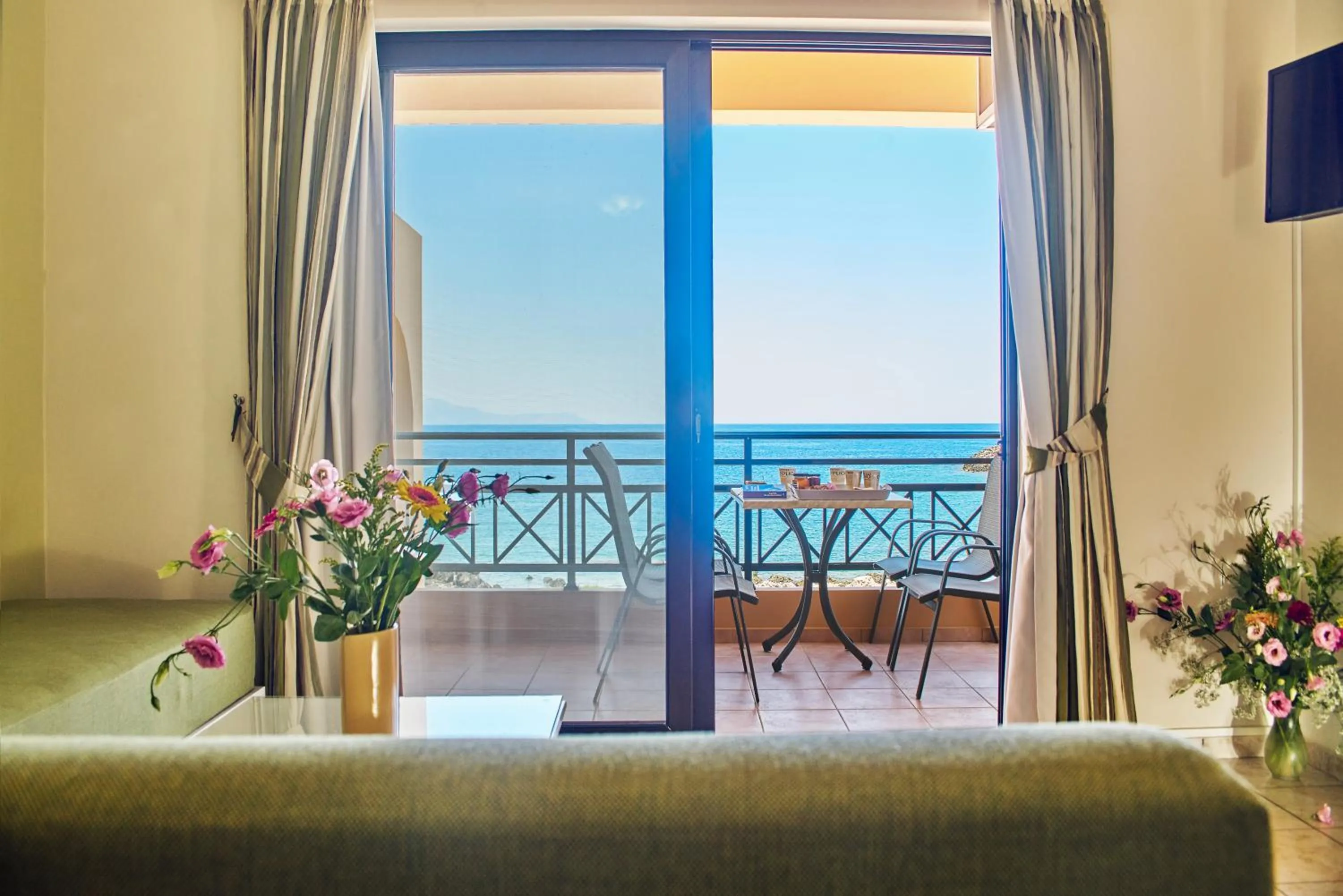 Living room, Bed in Nanakis Beach Apartments