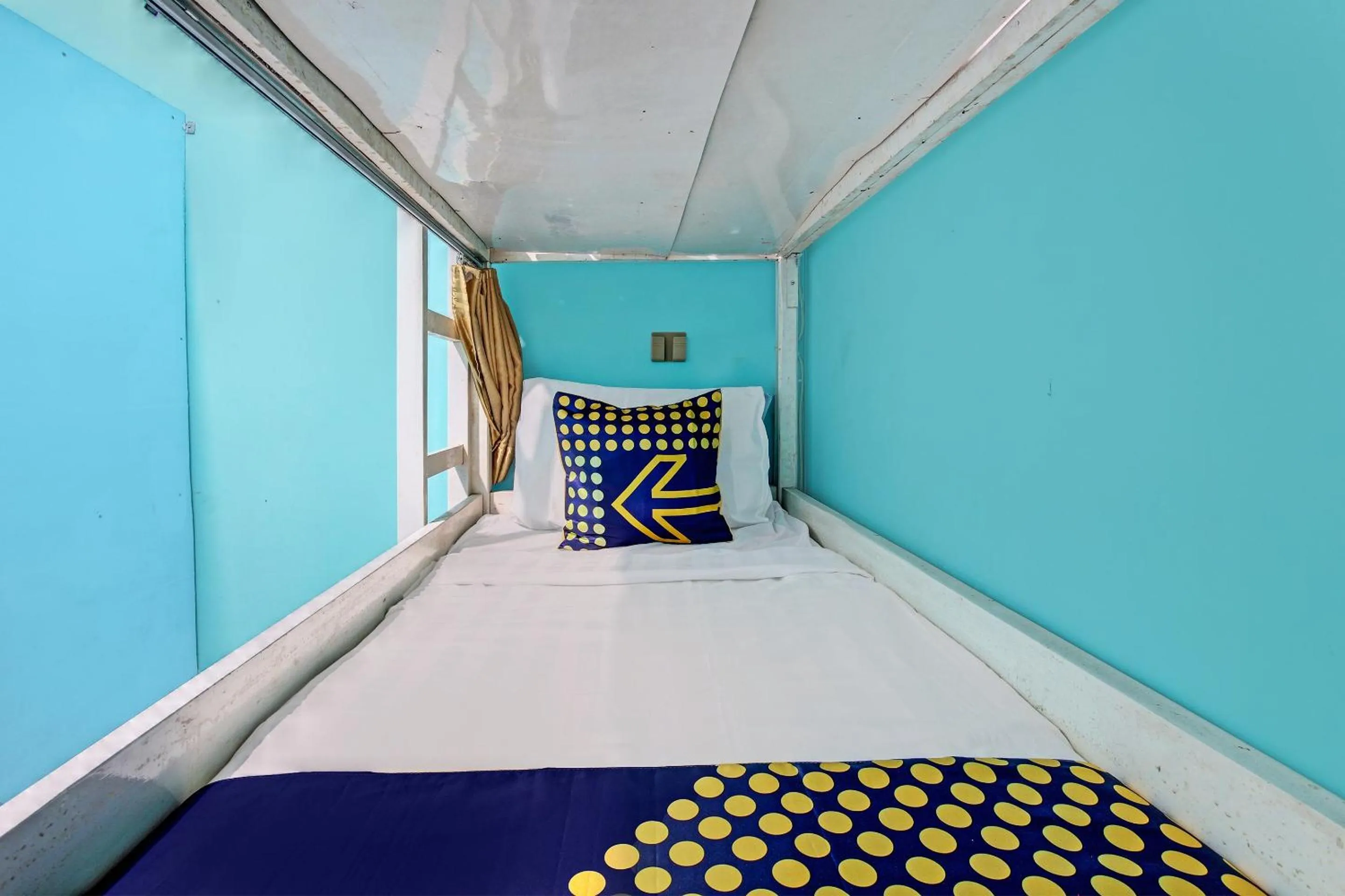 Bedroom, Bed in Hotel O Lobak Hostel CapsuleNearAyam Goreng Terowongan