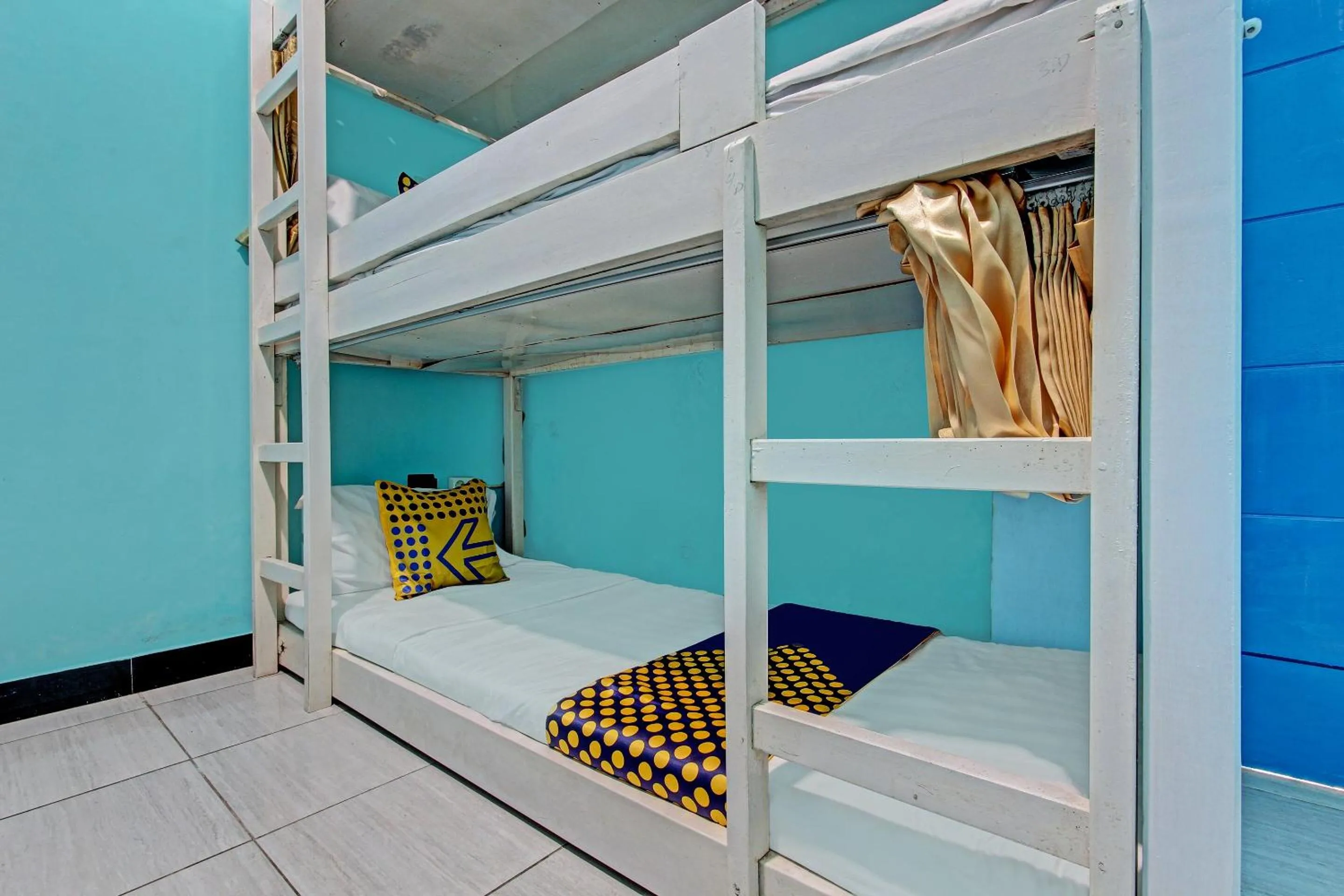 Bedroom, Bed in Hotel O Lobak Hostel CapsuleNearAyam Goreng Terowongan