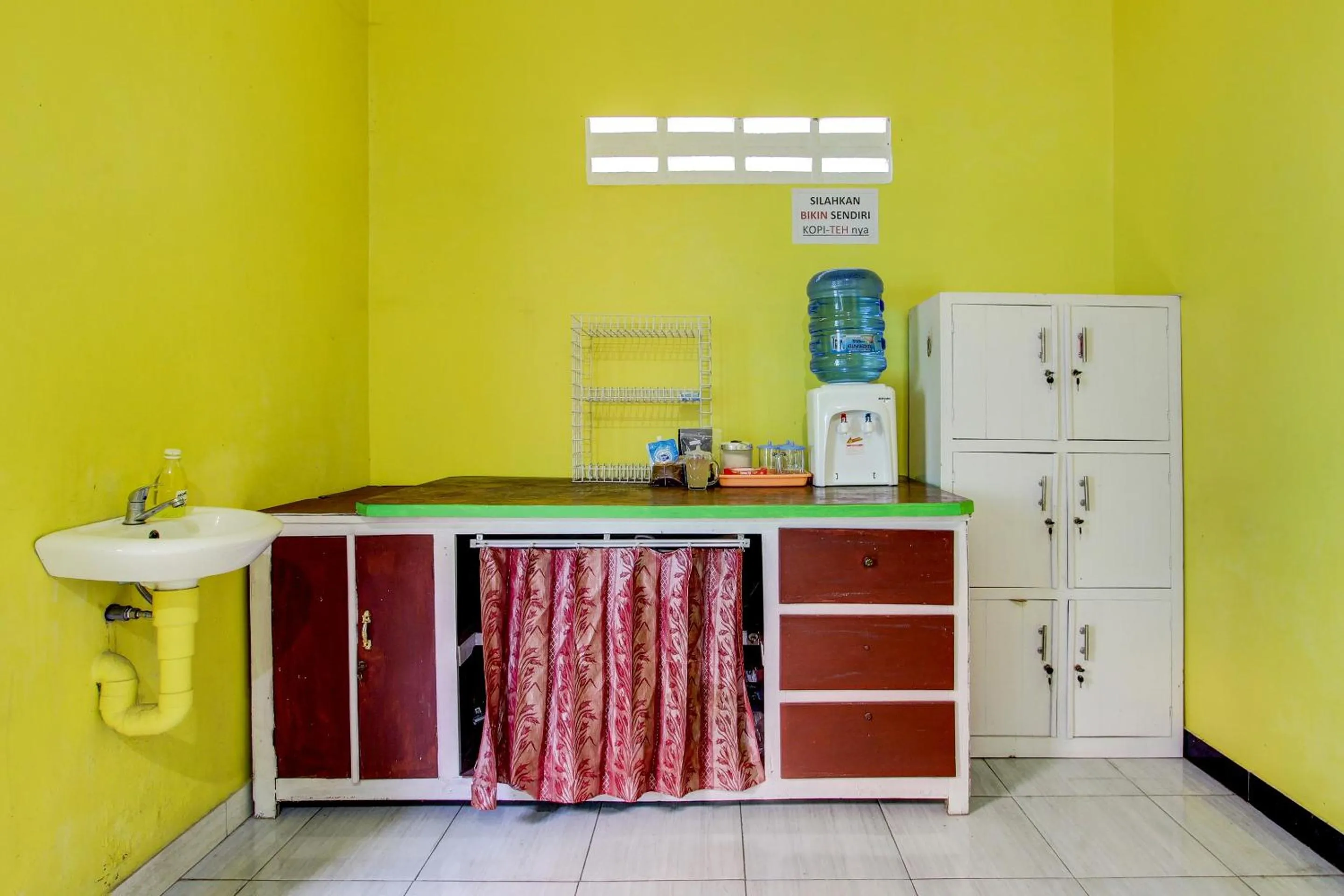 Lobby or reception in Hotel O Lobak Hostel CapsuleNearAyam Goreng Terowongan