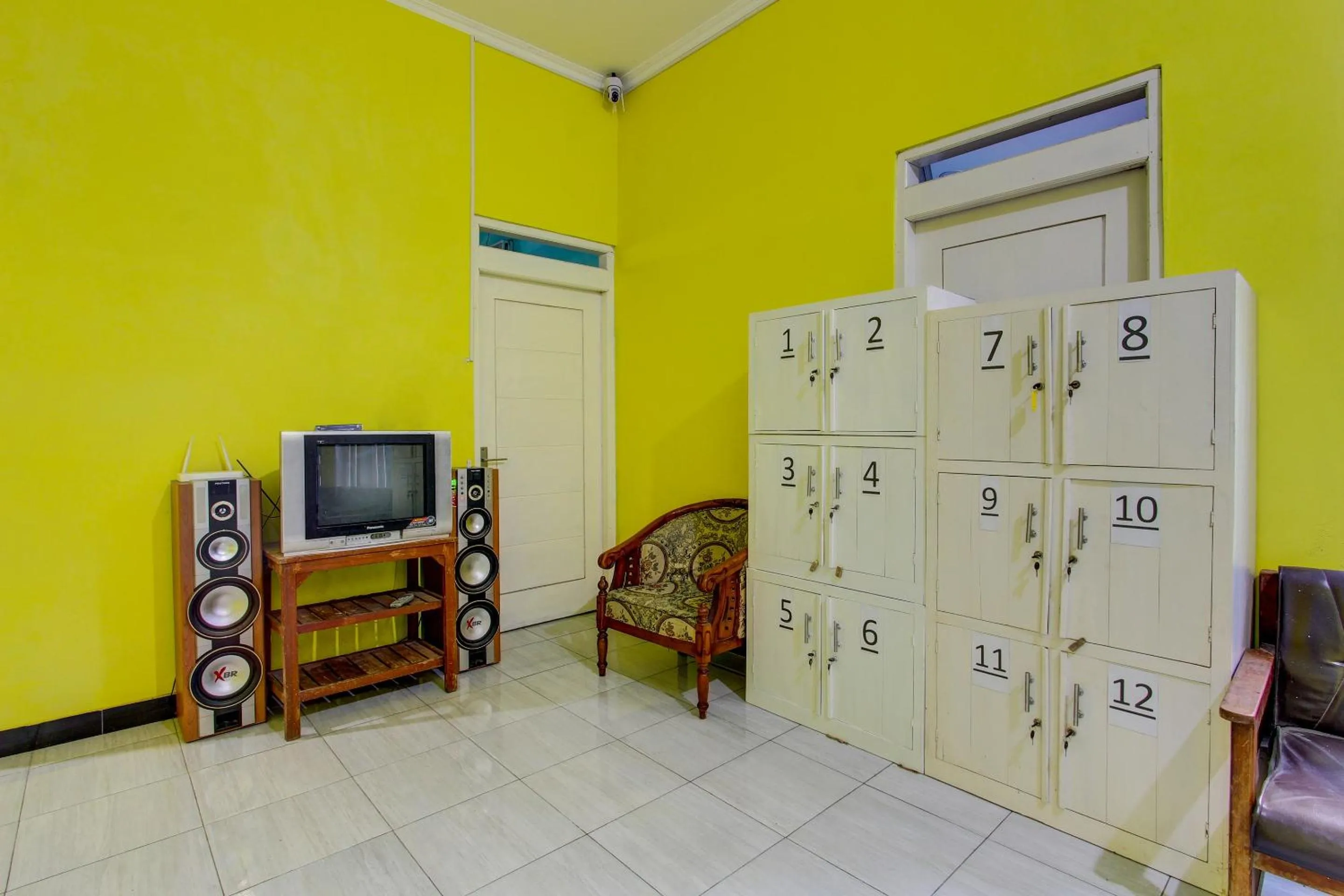 Lobby or reception in Hotel O Lobak Hostel CapsuleNearAyam Goreng Terowongan