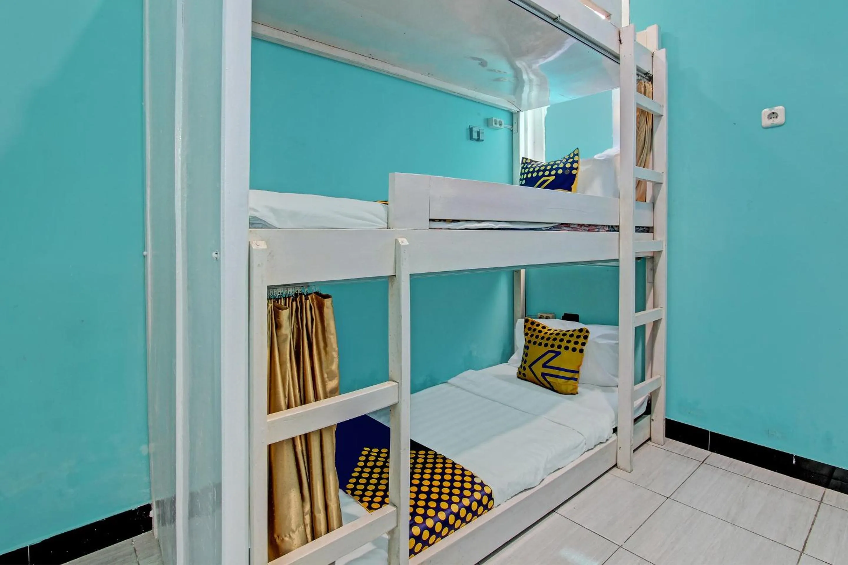 Bedroom, Bed in Hotel O Lobak Hostel CapsuleNearAyam Goreng Terowongan