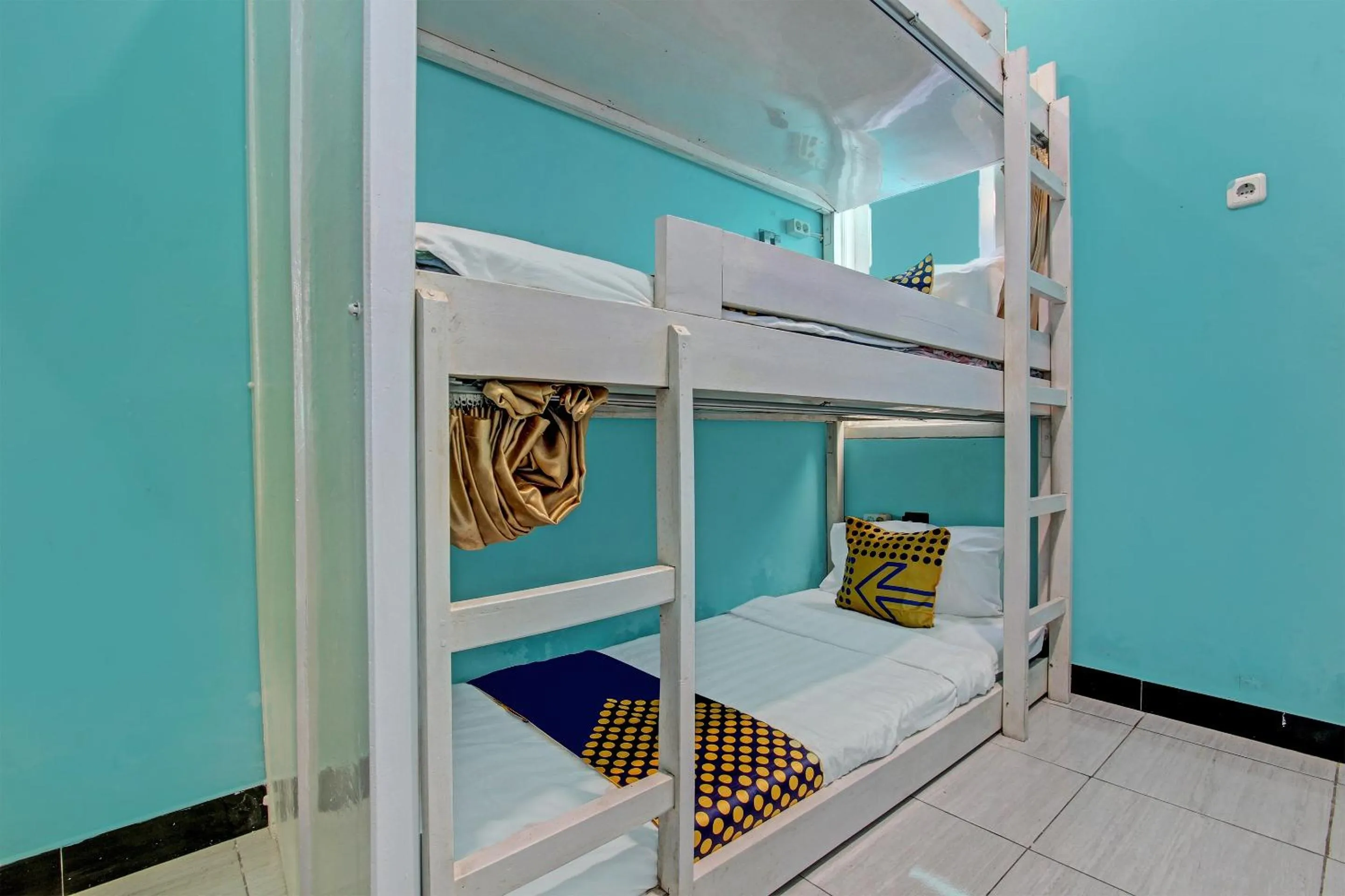 Bedroom, Bed in Hotel O Lobak Hostel CapsuleNearAyam Goreng Terowongan