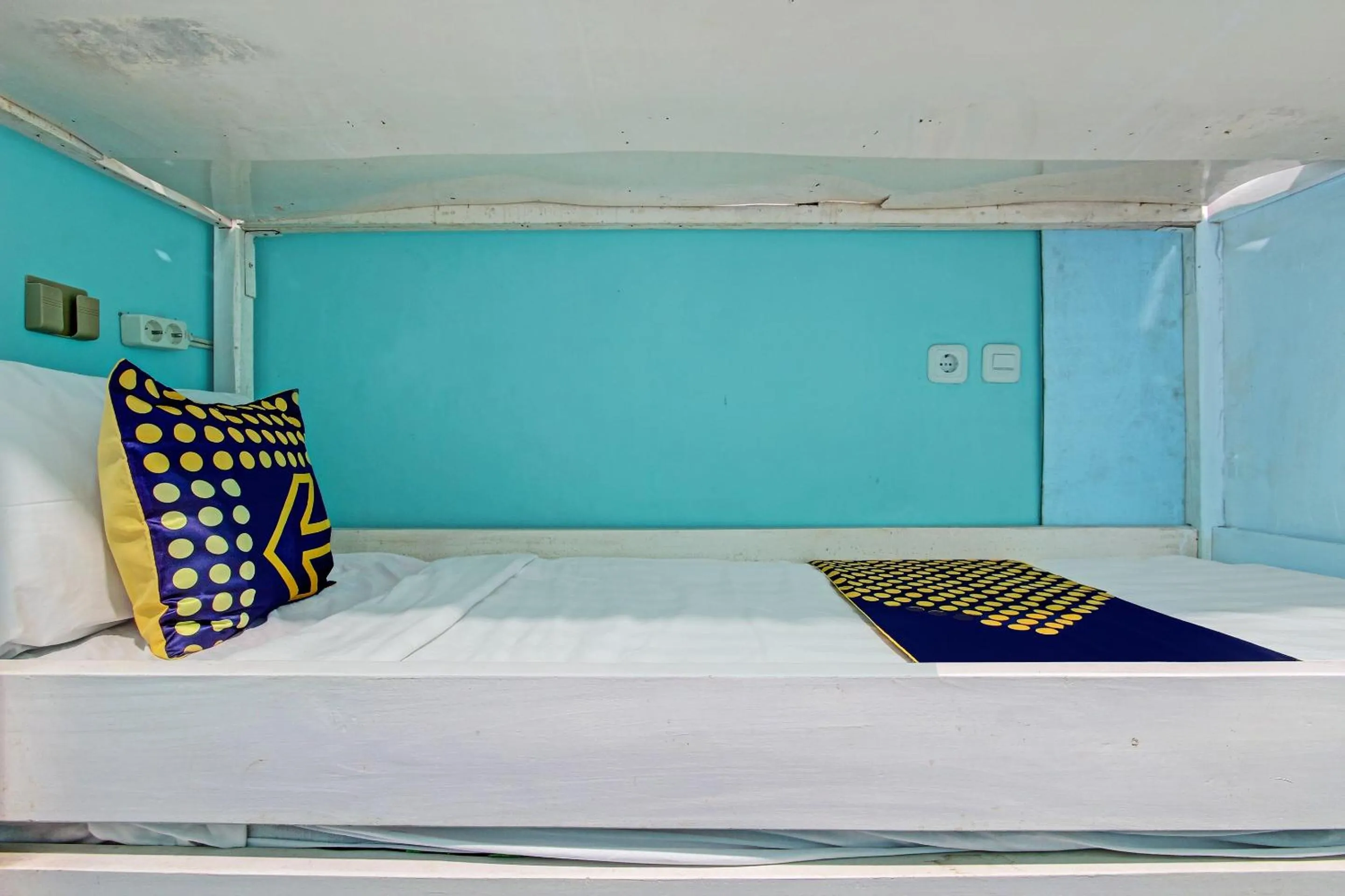 Bedroom, Bed in Hotel O Lobak Hostel CapsuleNearAyam Goreng Terowongan