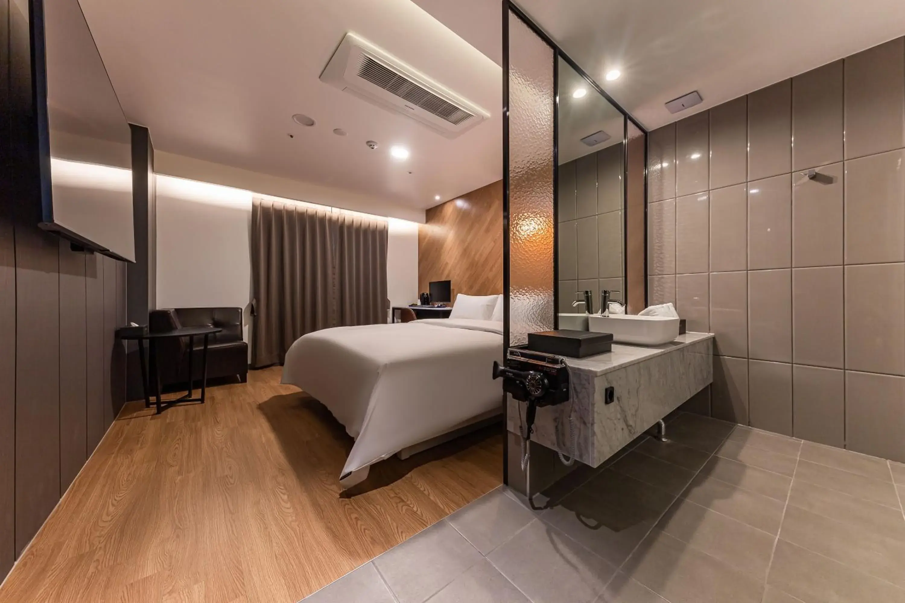 Bed in Brown Dot Hotel Seosan Bed in Brown Dot Hotel Seosan