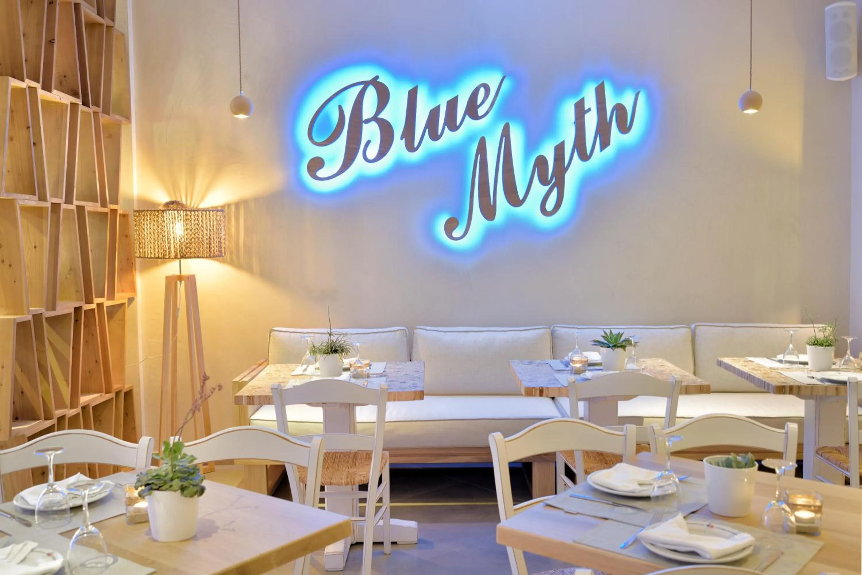 Restaurant/places to eat in Petinos Hotel