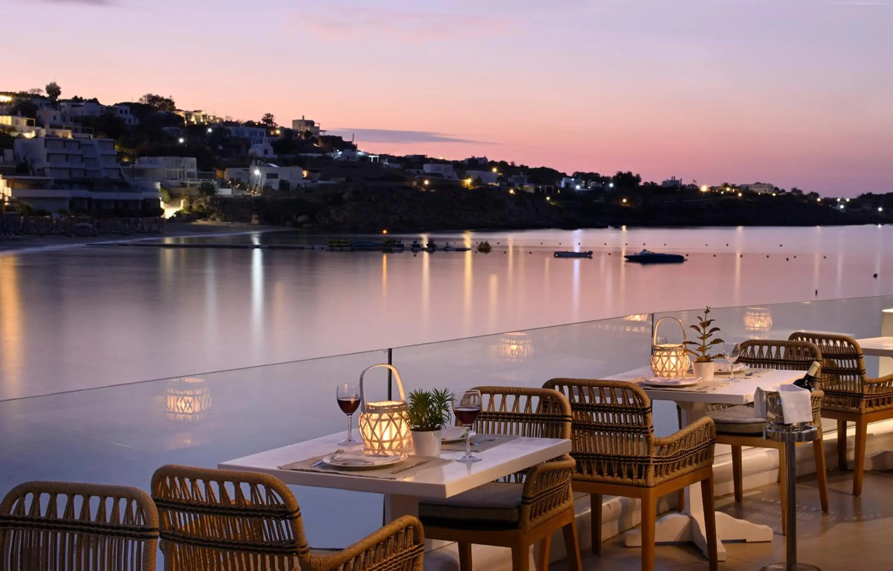 Restaurant/places to eat in Petinos Hotel Restaurant/places to eat in Petinos Hotel