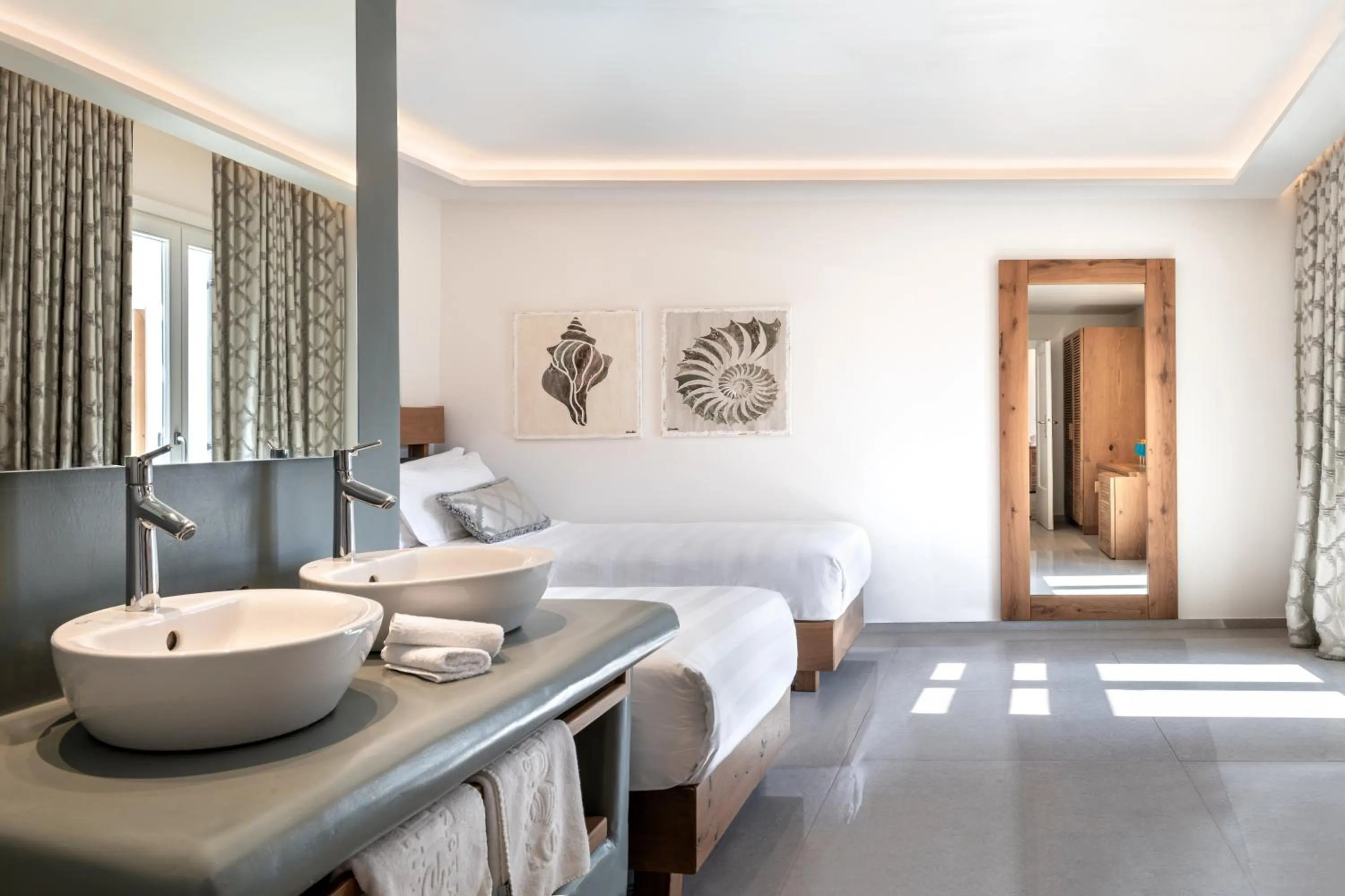 Bed in Petinos Hotel