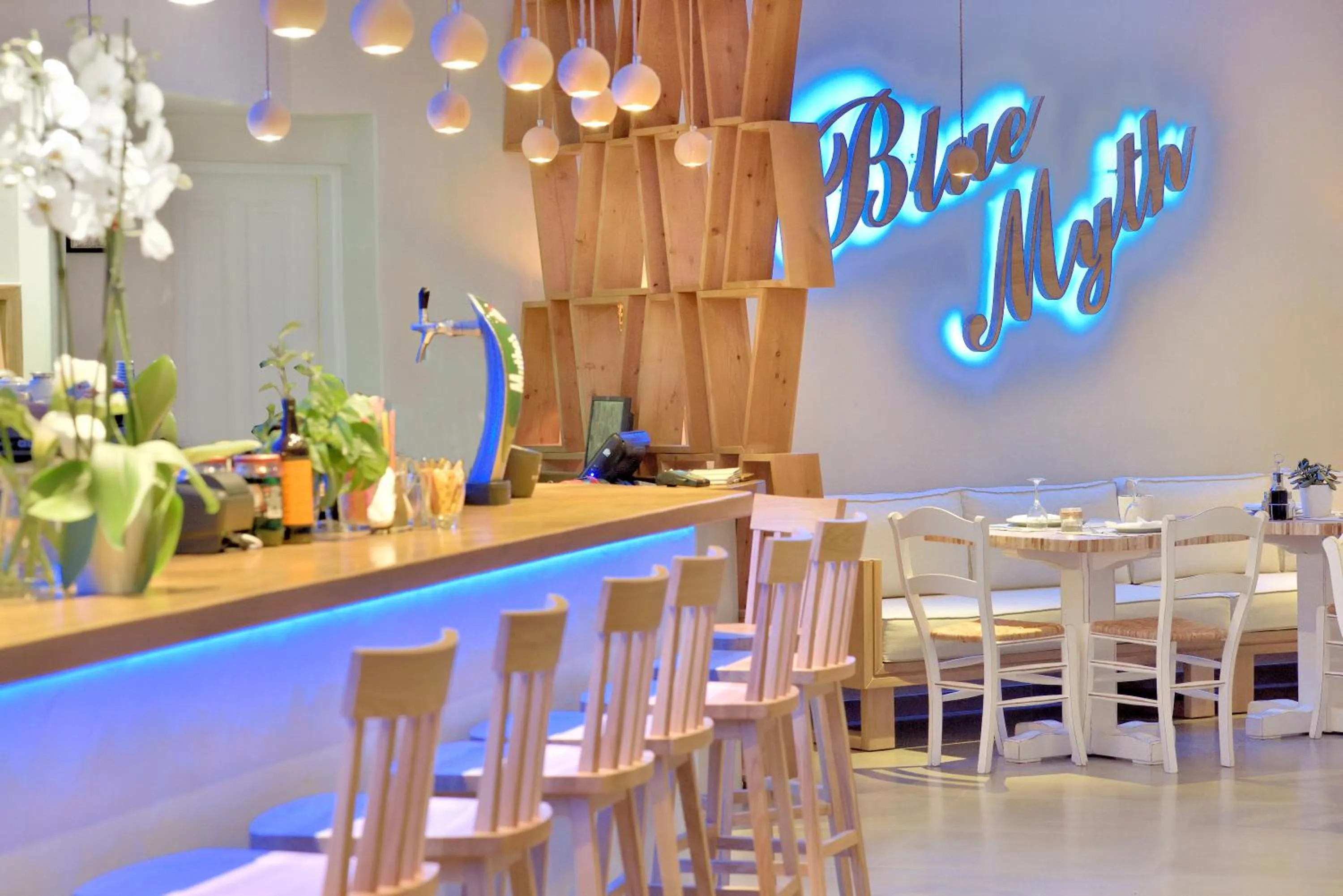 Lounge or bar in Petinos Hotel