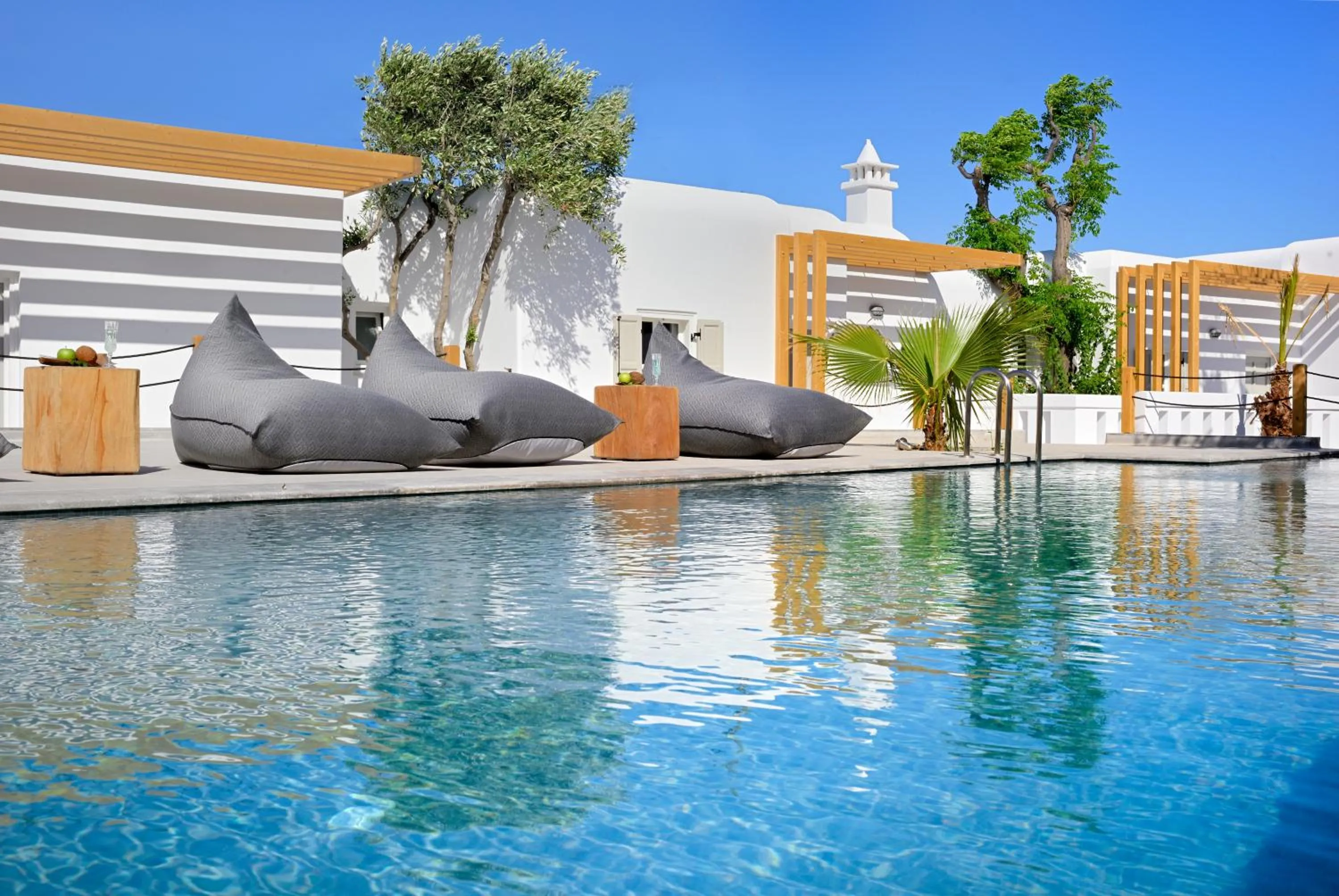 Swimming pool in Petinos Hotel