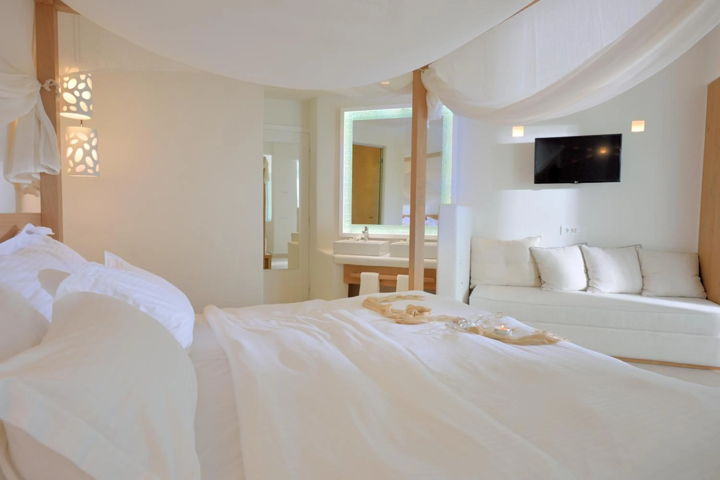 Bed in Petinos Hotel