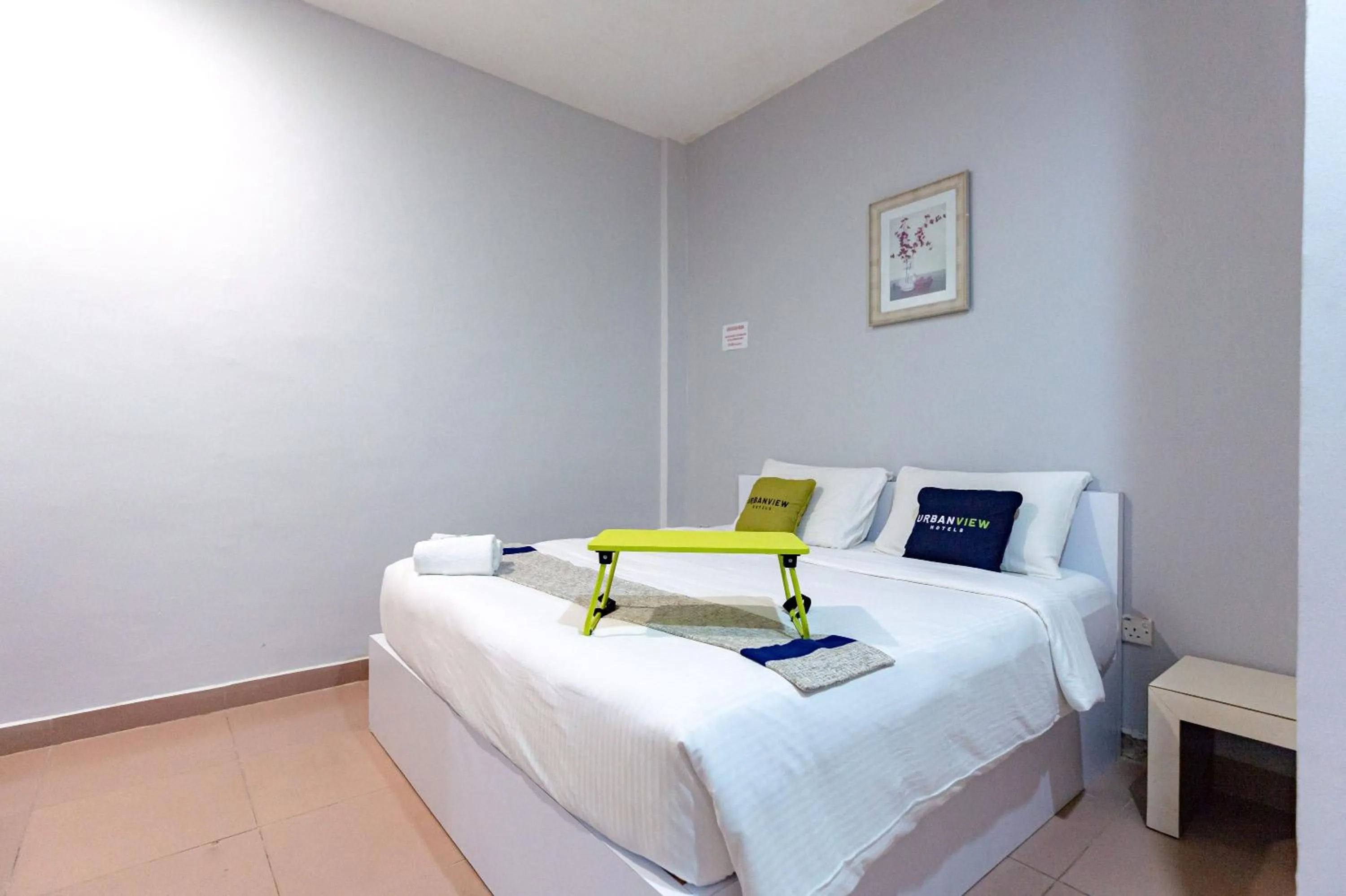 Bedroom, Bed in Urbanview Hotel Crystal Nagoya Batam by RedDoorz
