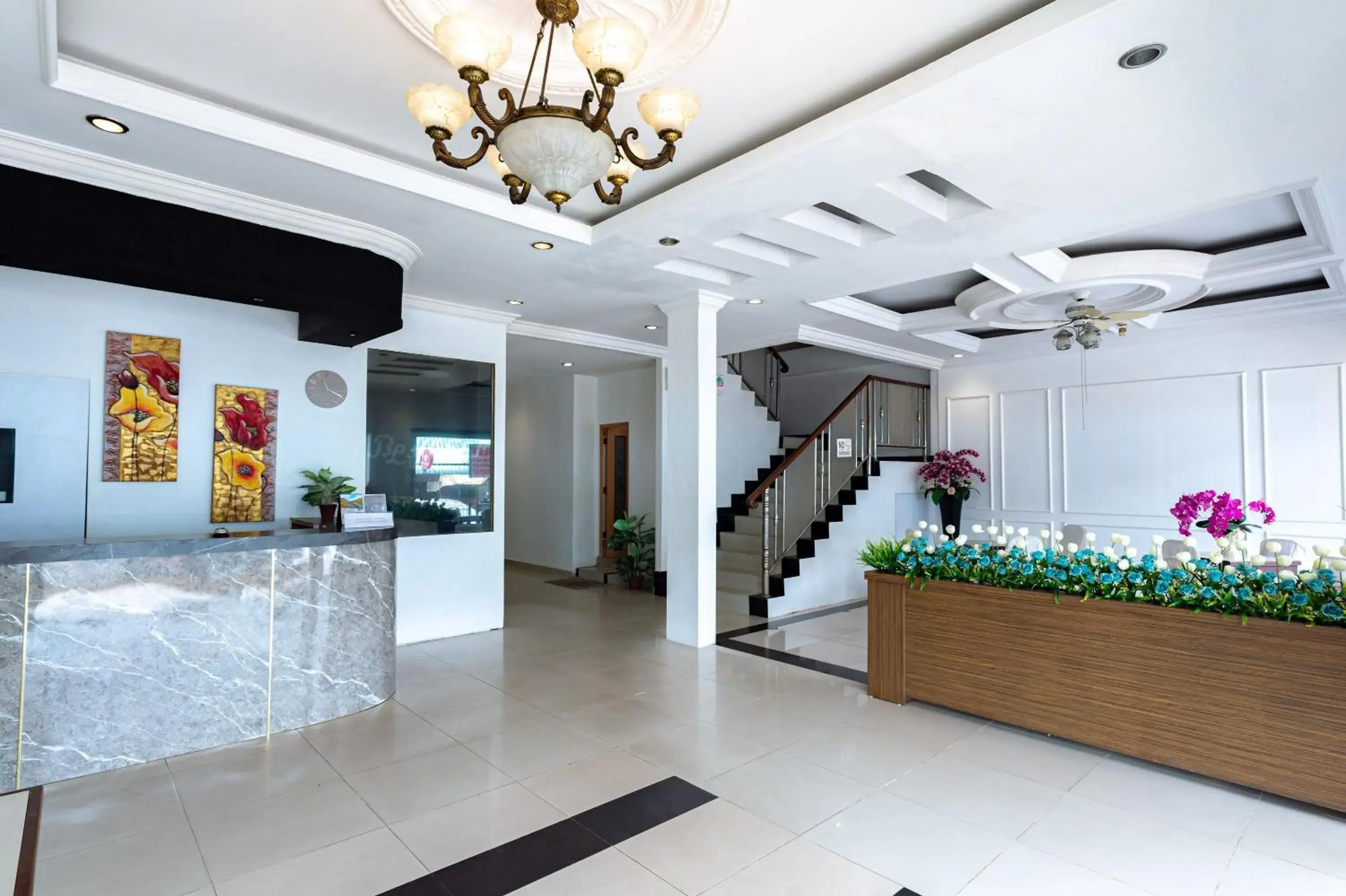 Lobby or reception in Urbanview Hotel Crystal Nagoya Batam by RedDoorz Lobby or reception in Urbanview Hotel Crystal Nagoya Batam by RedDoorz