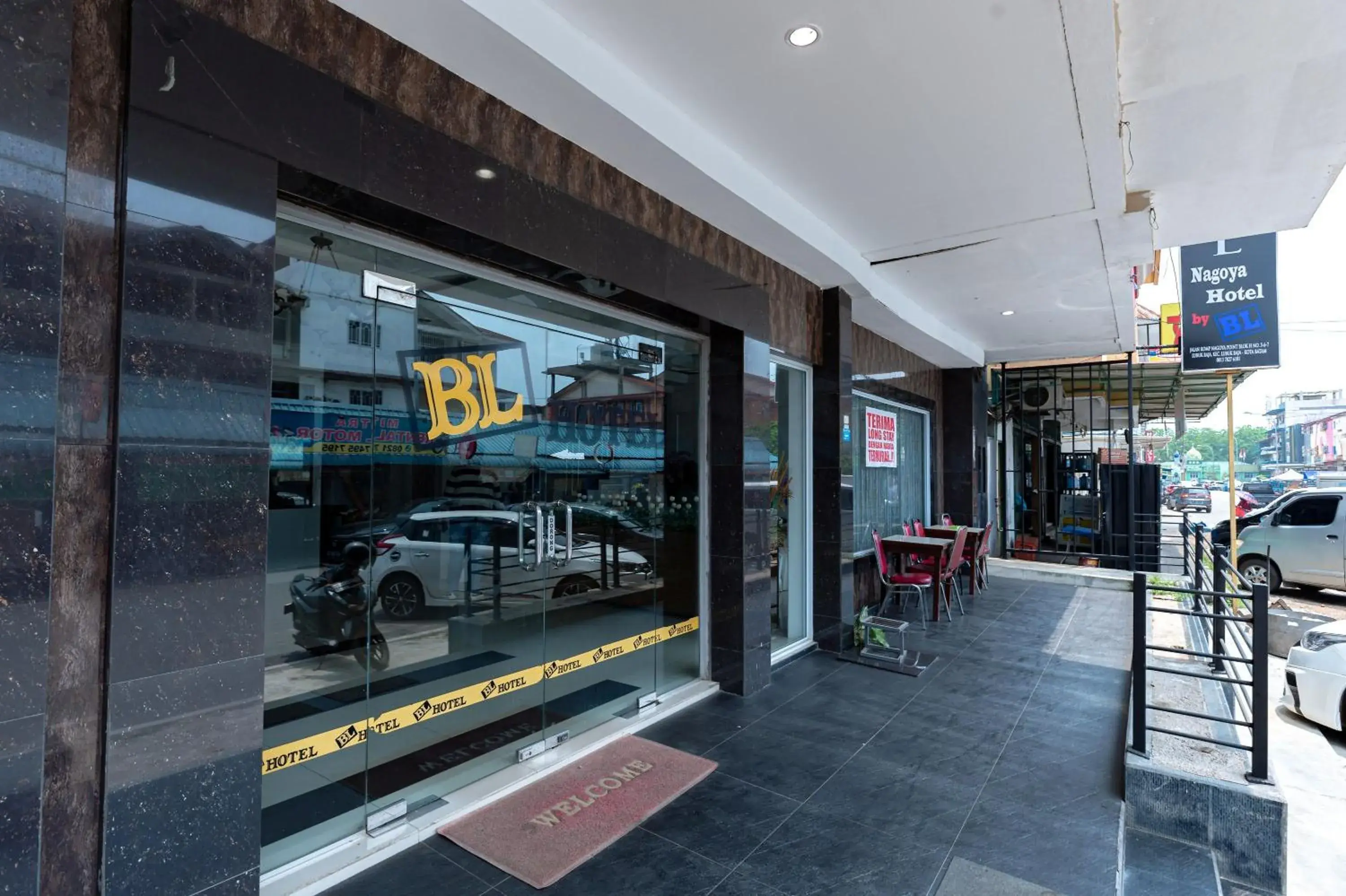 Facade/entrance in Urbanview Hotel Crystal Nagoya Batam by RedDoorz Facade/entrance in Urbanview Hotel Crystal Nagoya Batam by RedDoorz