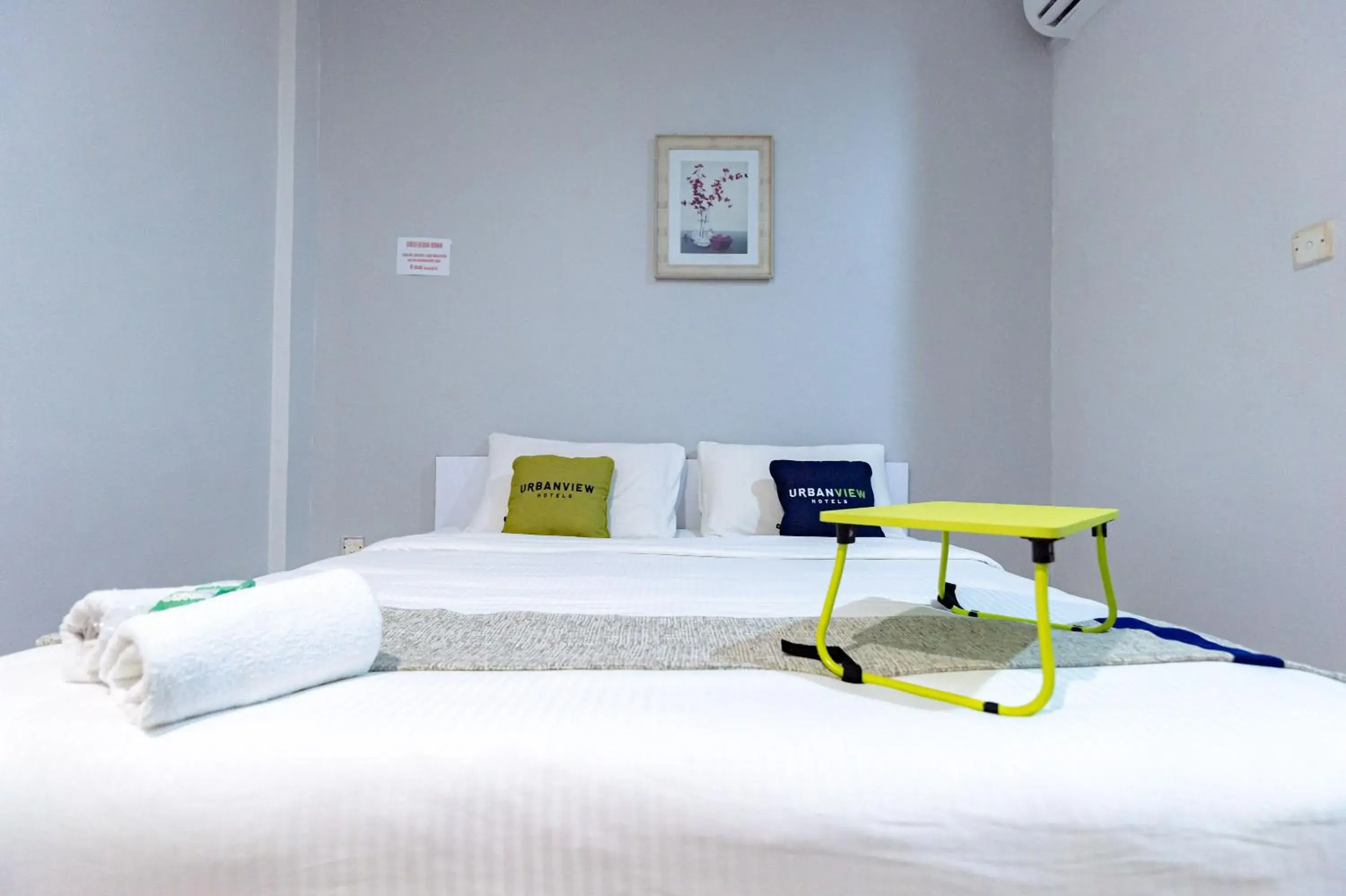 Bedroom, Bed in Urbanview Hotel Crystal Nagoya Batam by RedDoorz Bedroom, Bed in Urbanview Hotel Crystal Nagoya Batam by RedDoorz