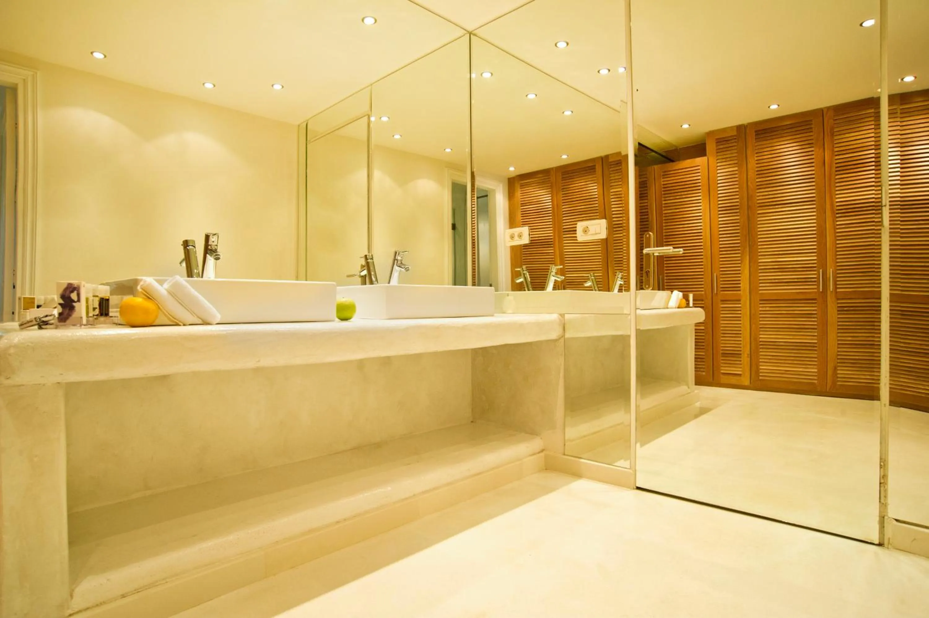 Bathroom in Petinos Beach Hotel