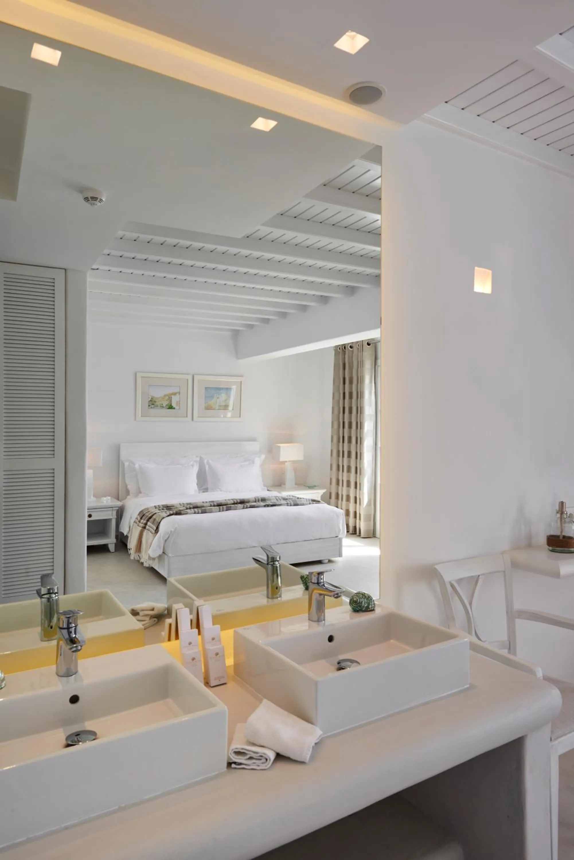 Bathroom, Bed in Petinos Beach Hotel