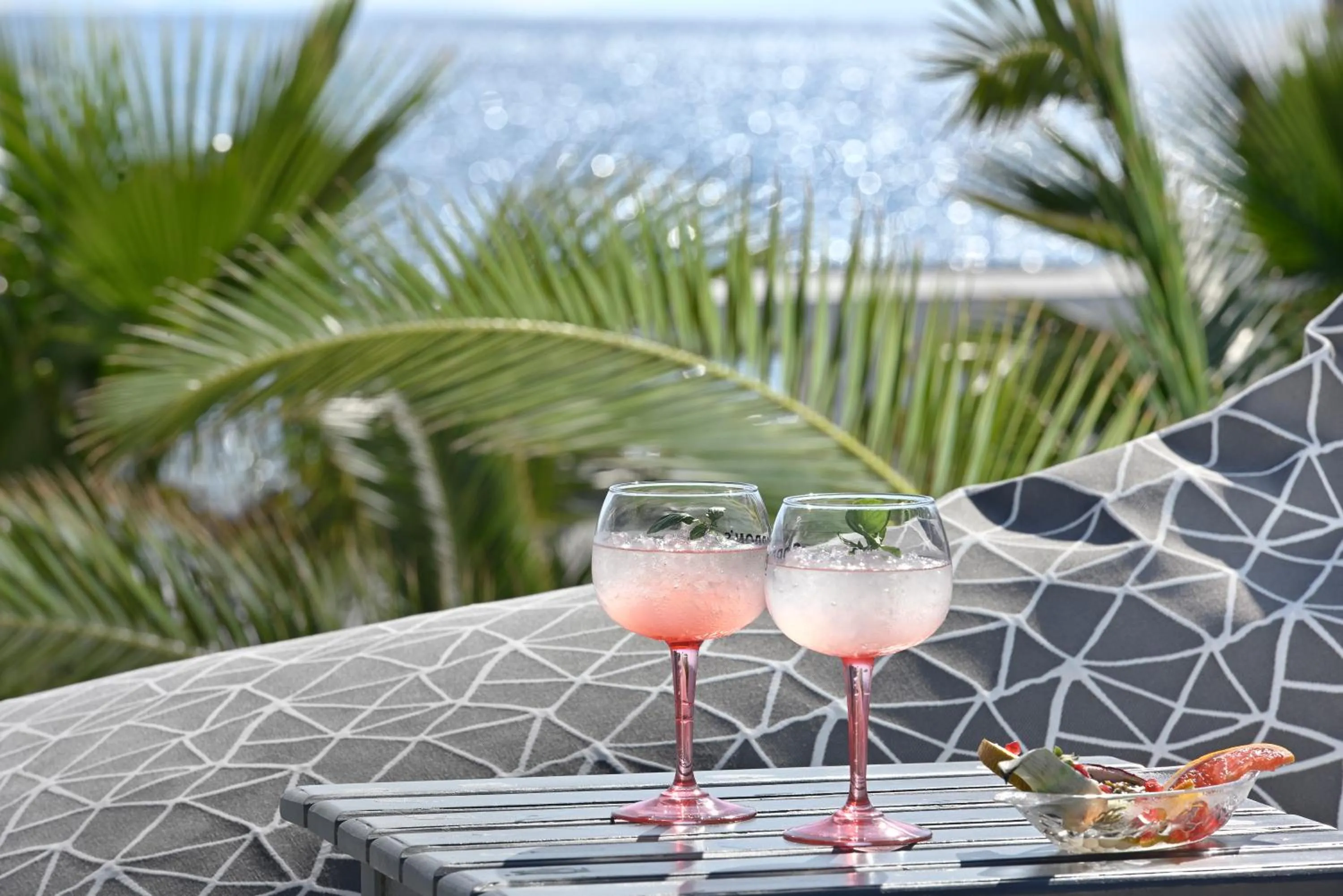 Swimming pool in Petinos Beach Hotel