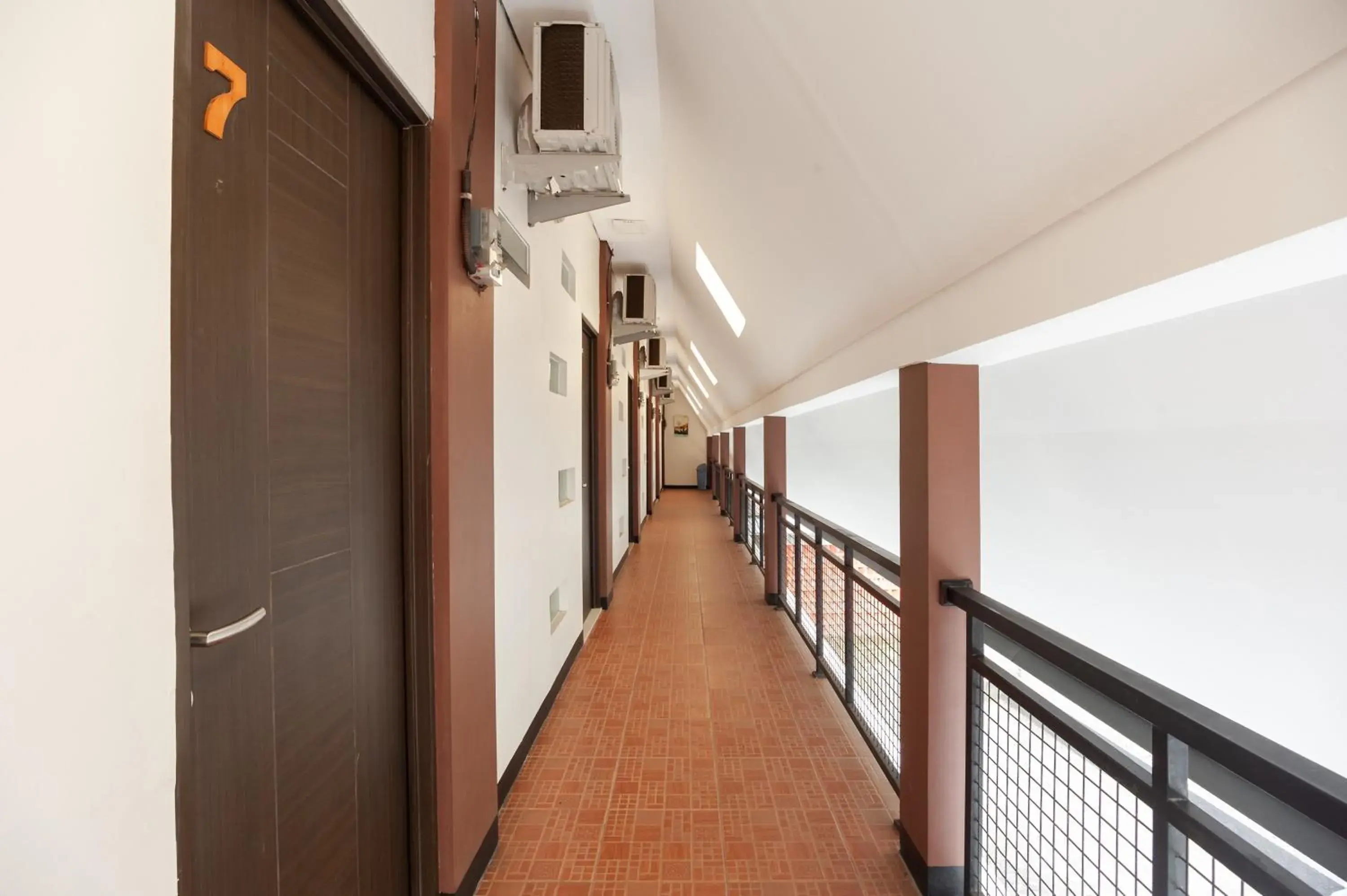 Property building in Urbanview Hotel Amarilis Sentul Bogor by RedDoorz Property building in Urbanview Hotel Amarilis Sentul Bogor by RedDoorz