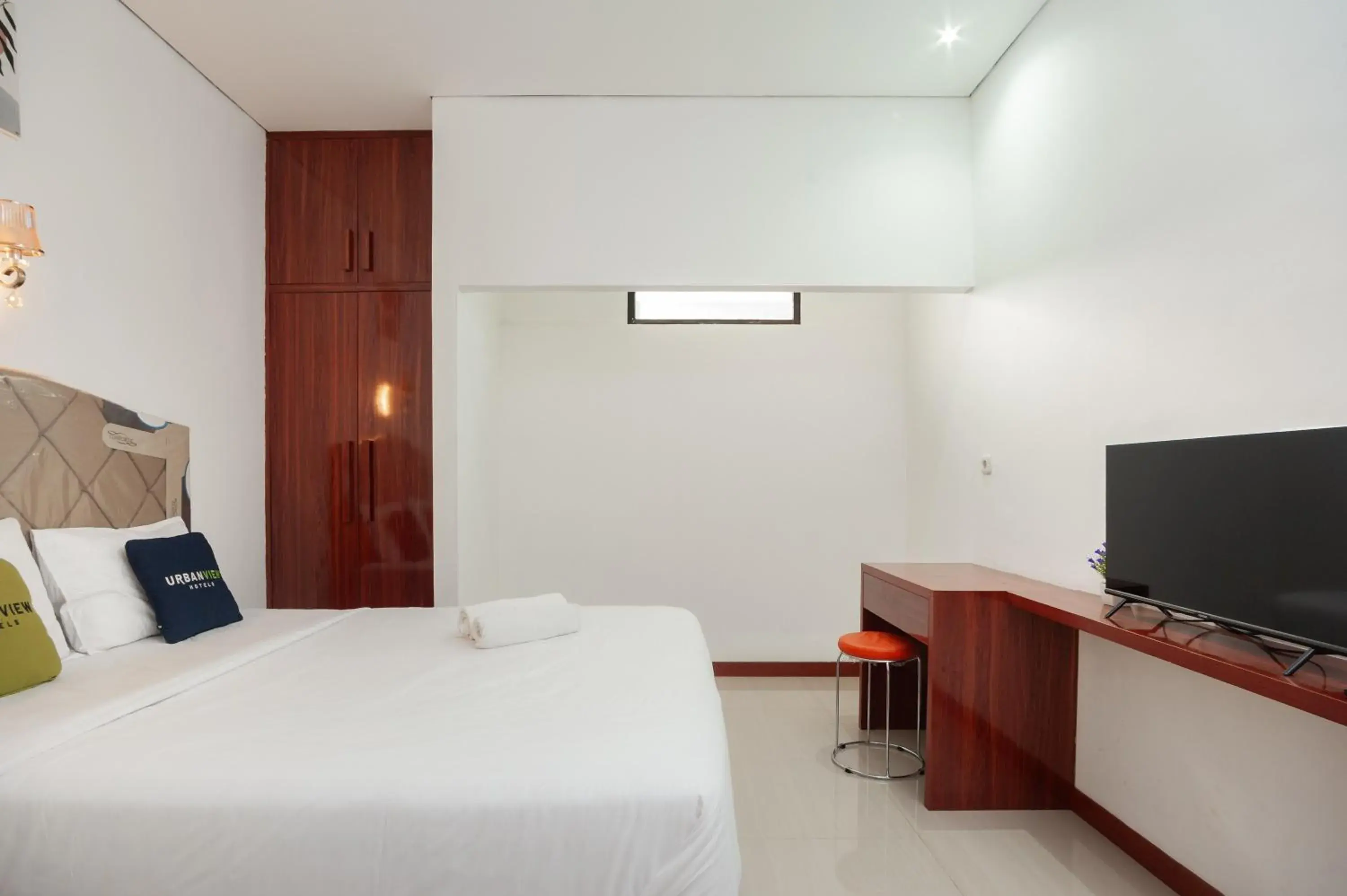 Bed in Urbanview Hotel Amarilis Sentul Bogor by RedDoorz Bed in Urbanview Hotel Amarilis Sentul Bogor by RedDoorz
