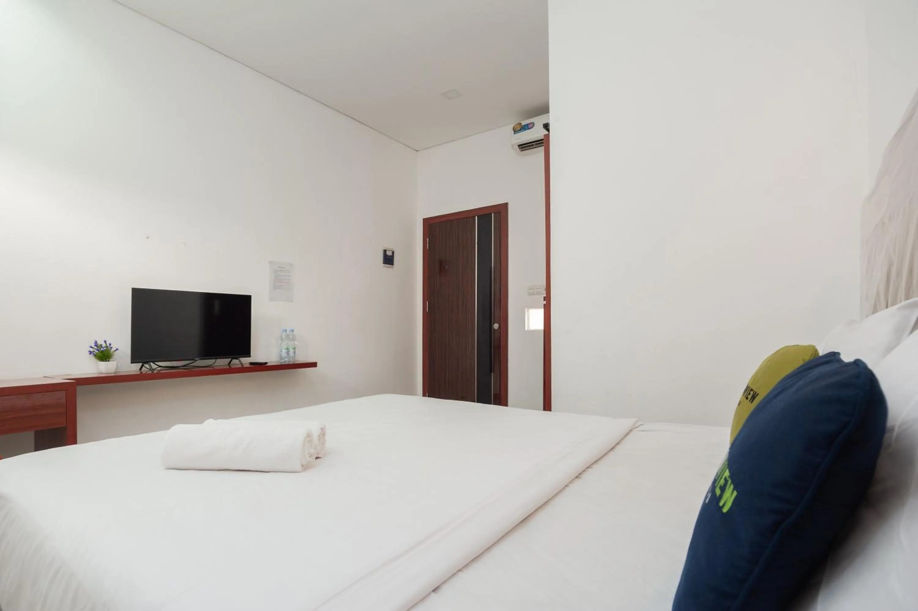 Bed in Urbanview Hotel Amarilis Sentul Bogor by RedDoorz