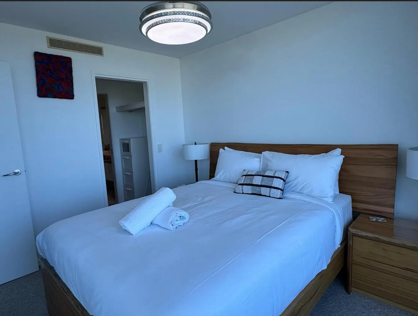 Bedroom, Bed in Harbour Quays Apartments