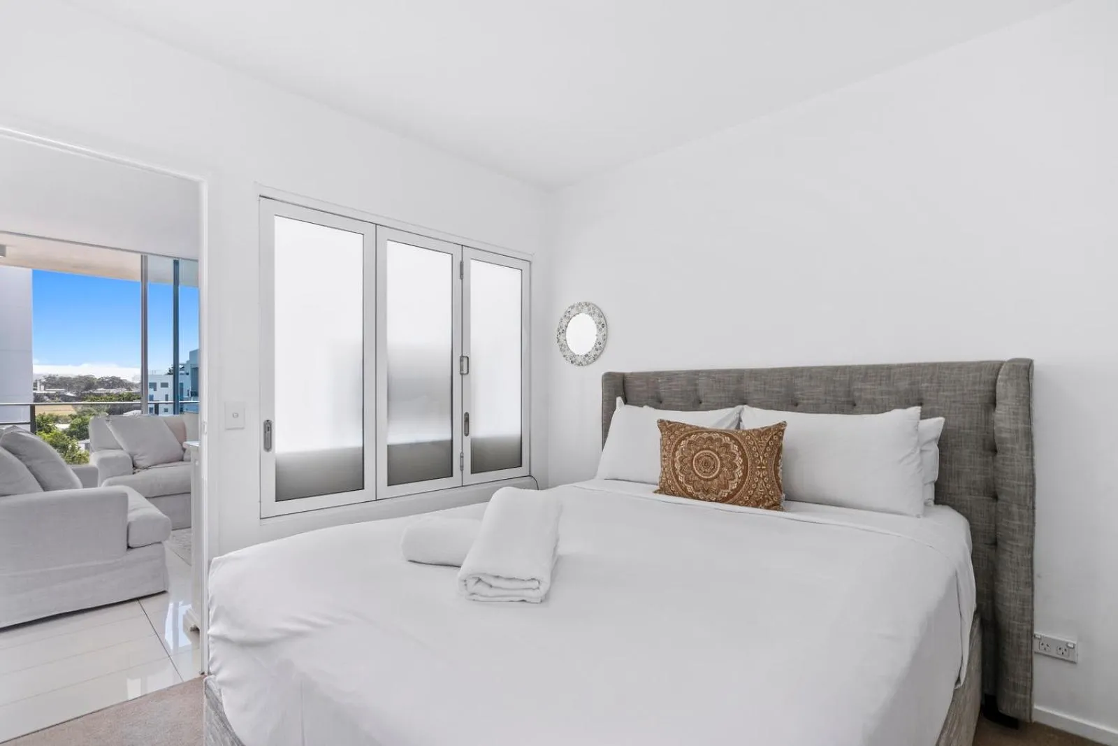 Bedroom, Bed in Harbour Quays Apartments