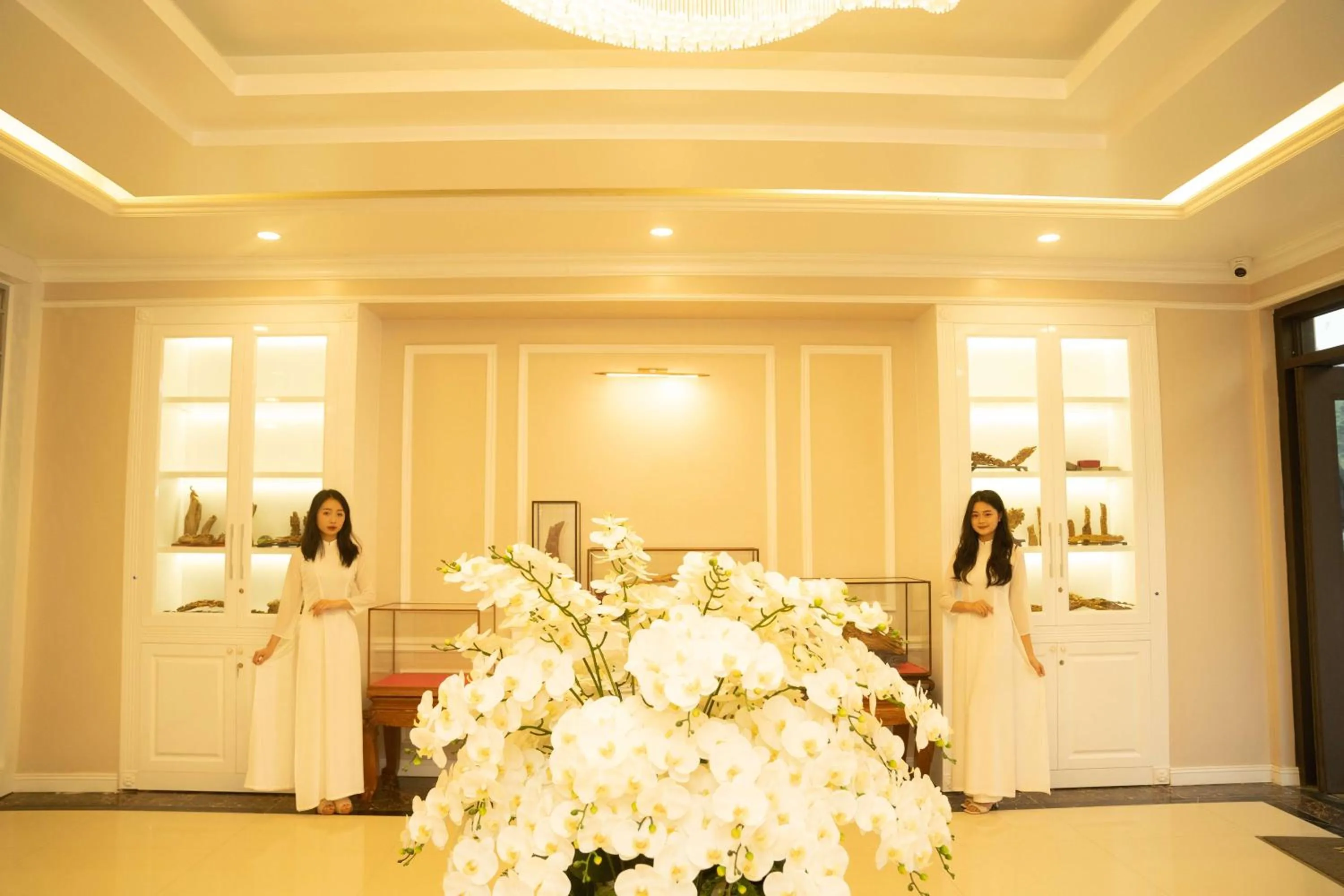 TRA LINH HOTEL & RESTAURANTs