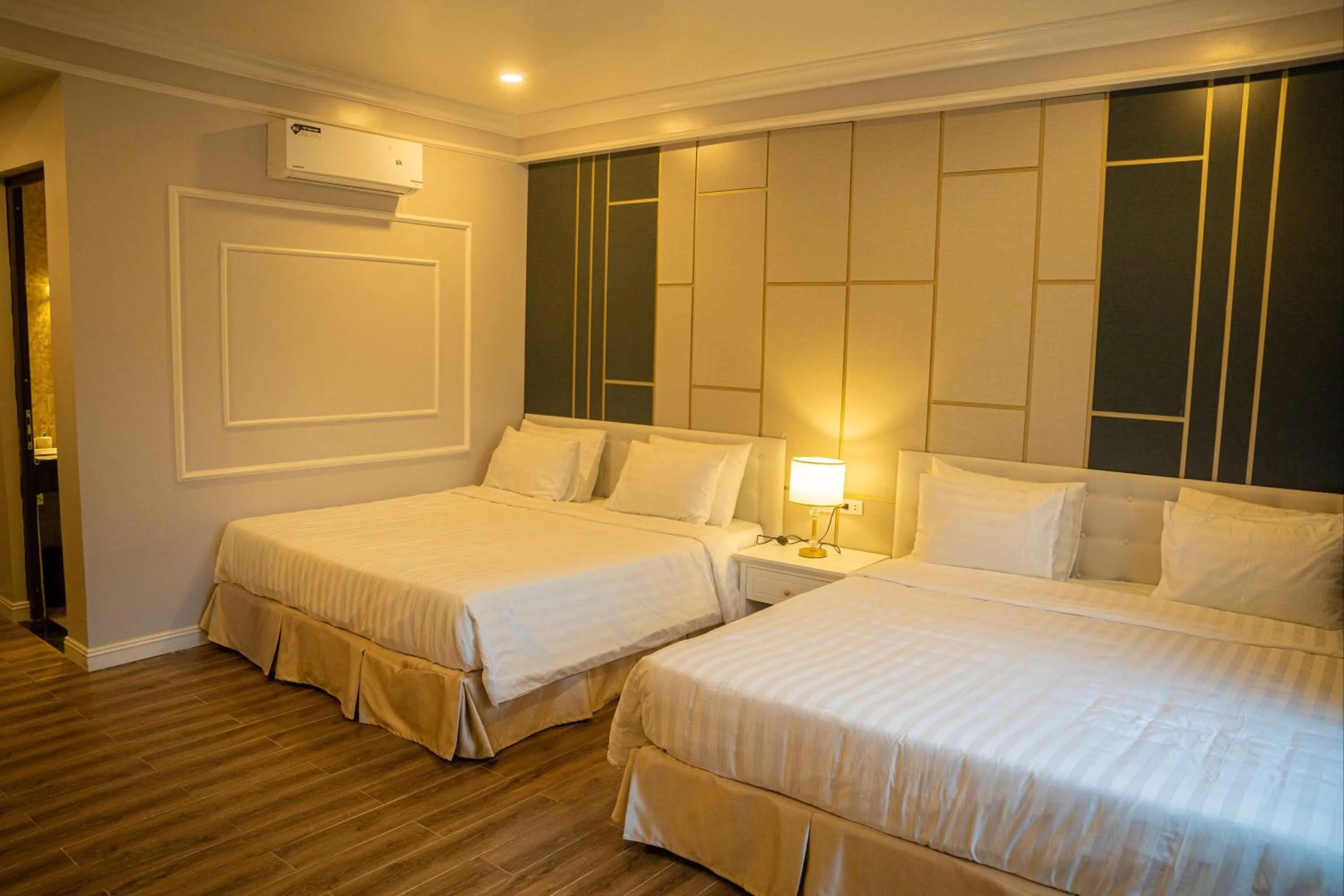 Bed in TRA LINH HOTEL & RESTAURANTs