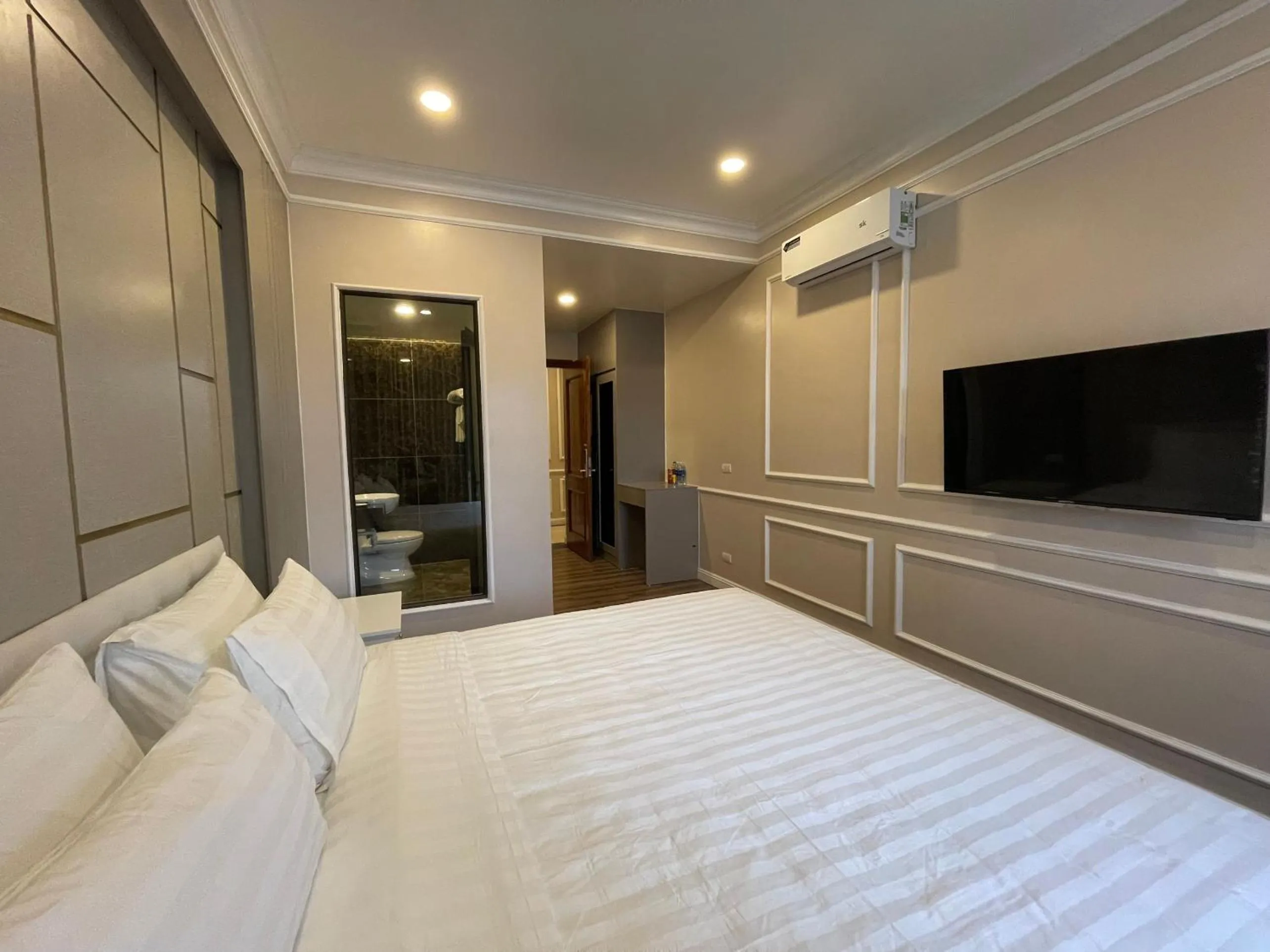 Bed in TRA LINH HOTEL & RESTAURANTs