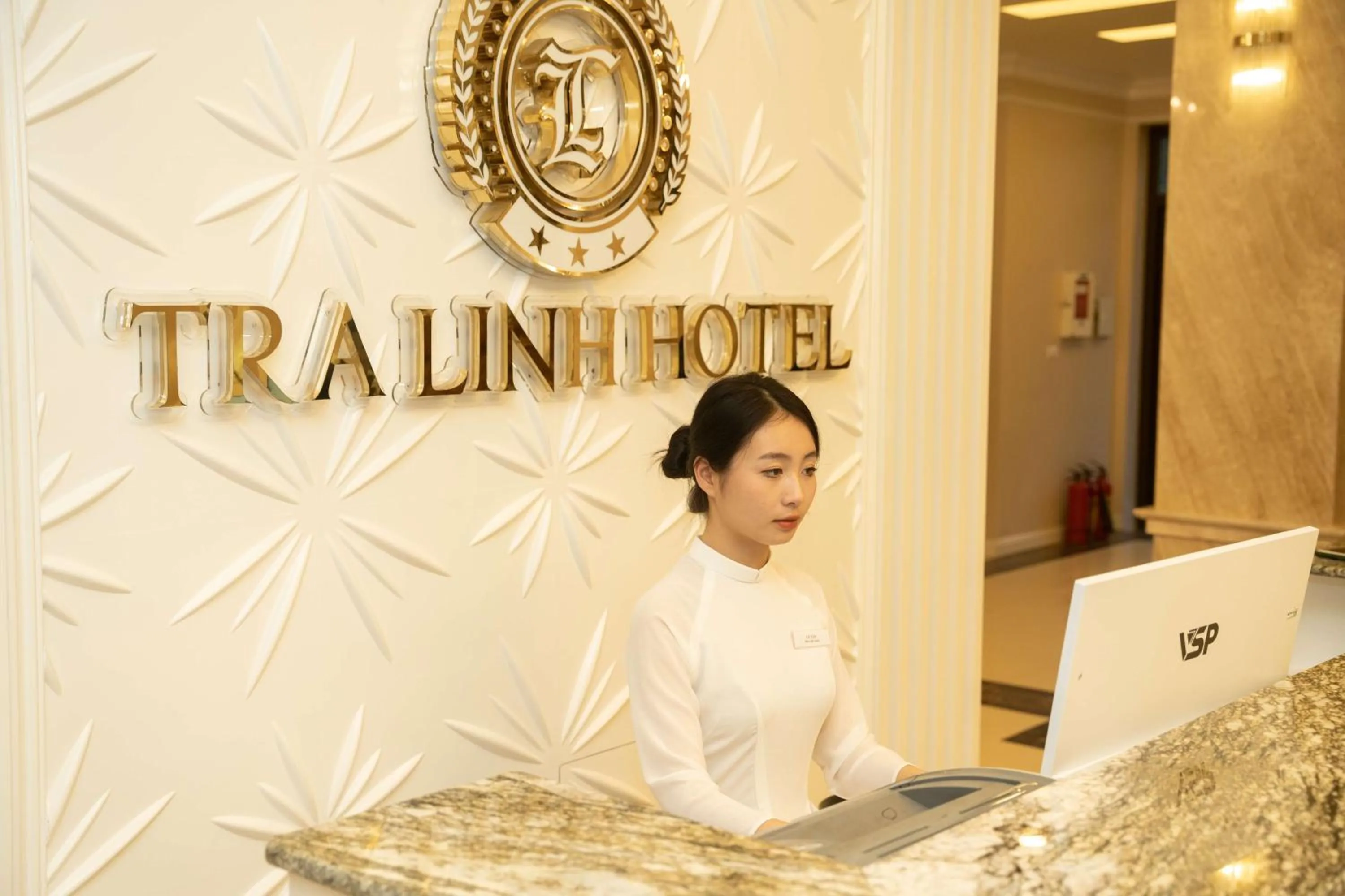 Staff in TRA LINH HOTEL & RESTAURANTs