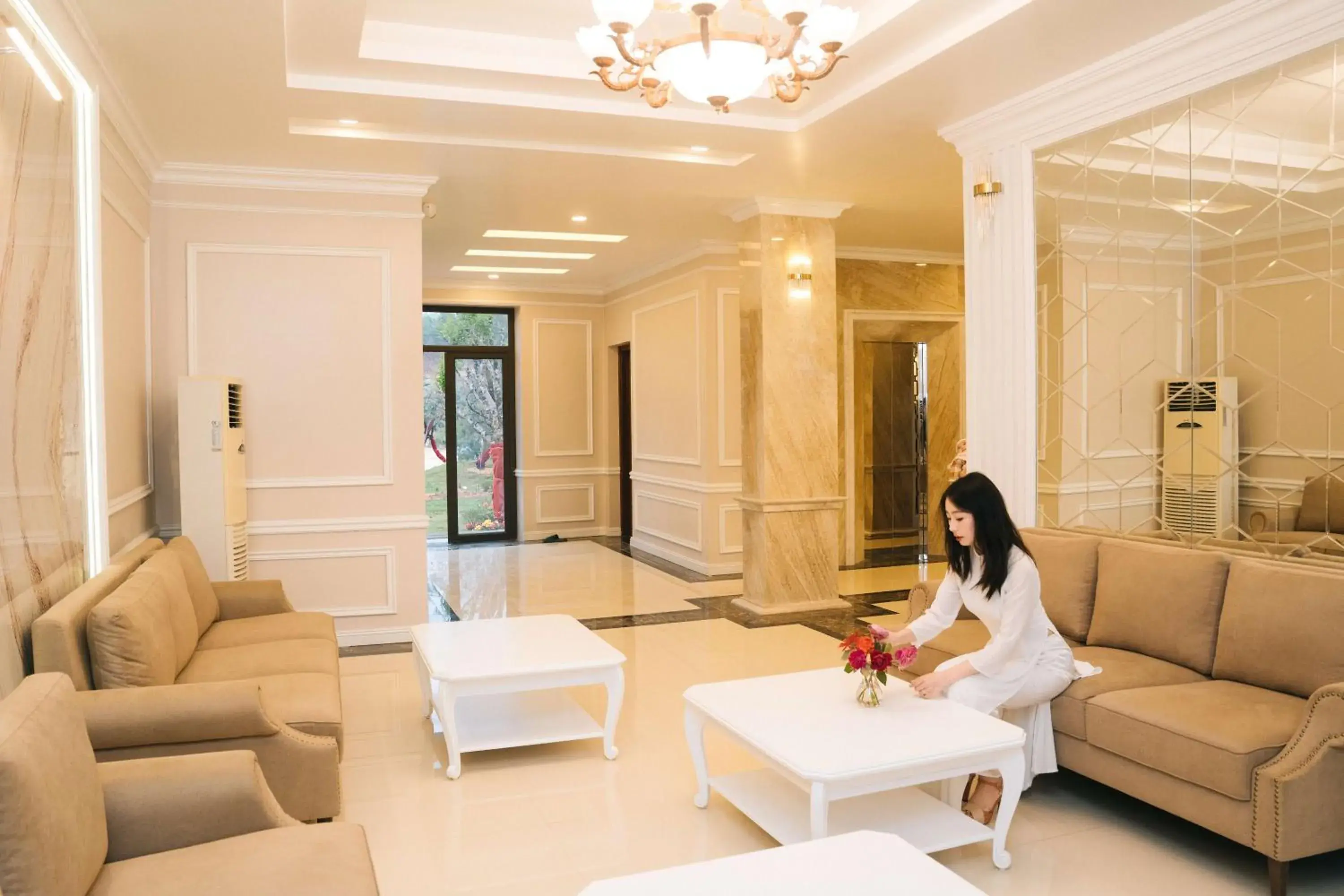 Communal lounge/ TV room in TRA LINH HOTEL & RESTAURANTs Communal lounge/ TV room in TRA LINH HOTEL & RESTAURANTs