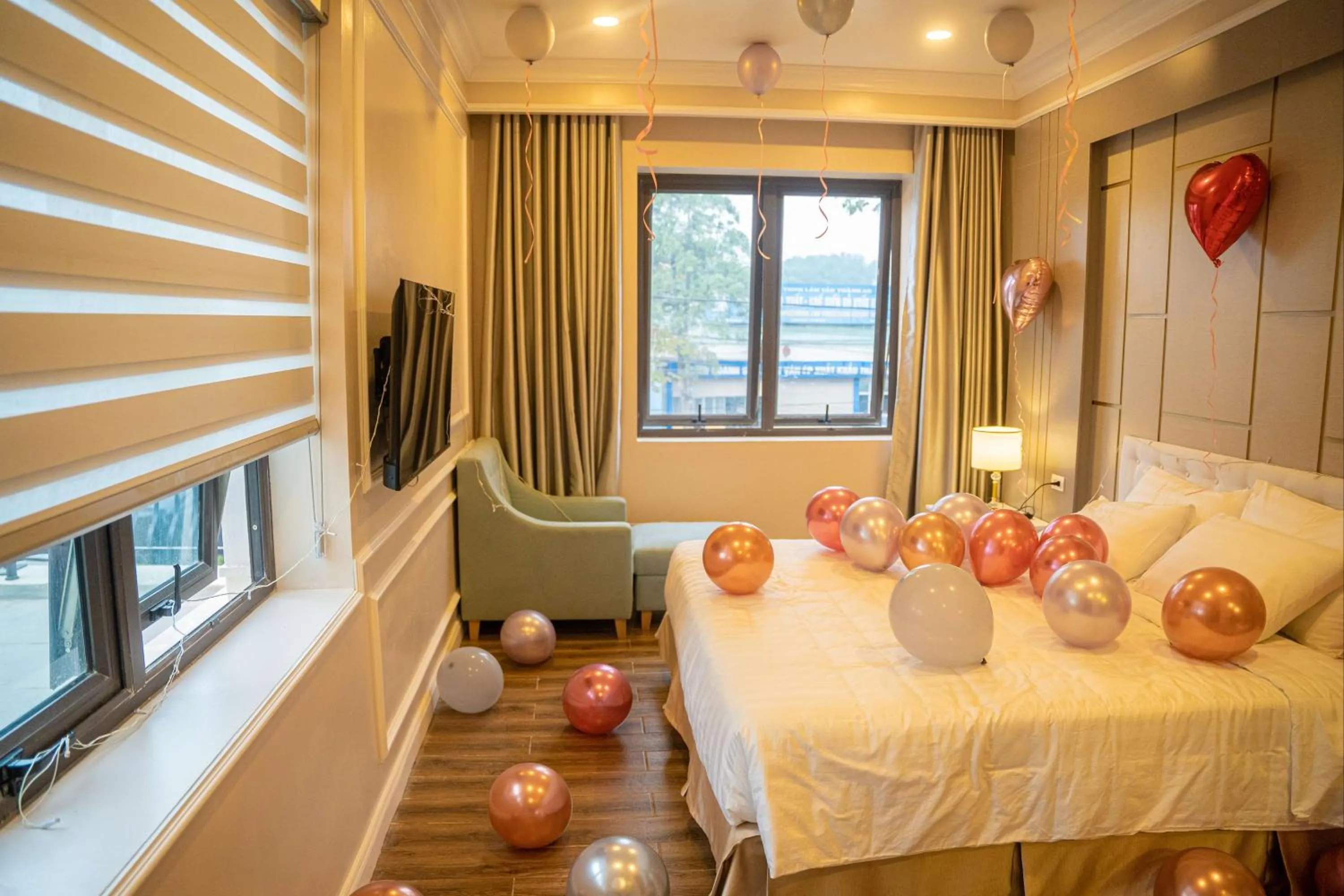 Bed in TRA LINH HOTEL & RESTAURANTs