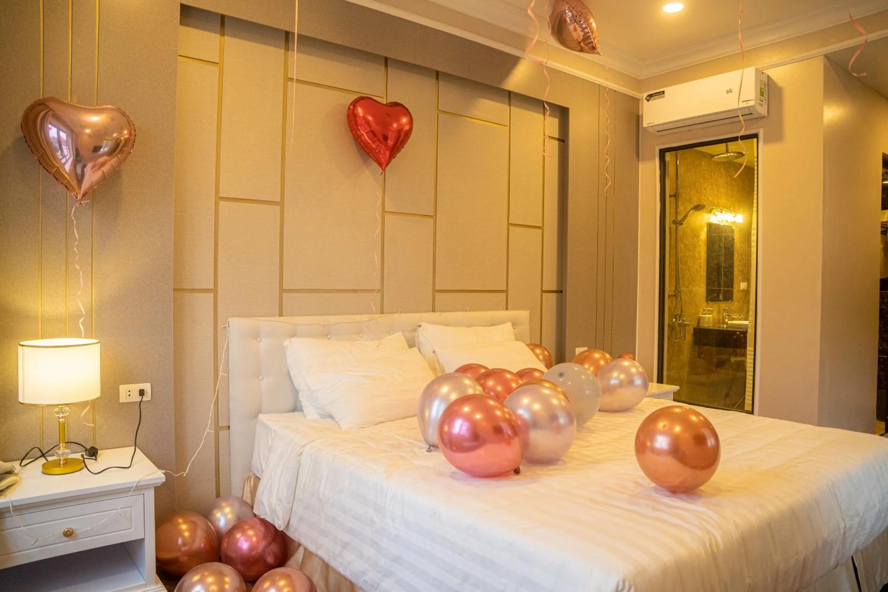 Bed in TRA LINH HOTEL & RESTAURANTs