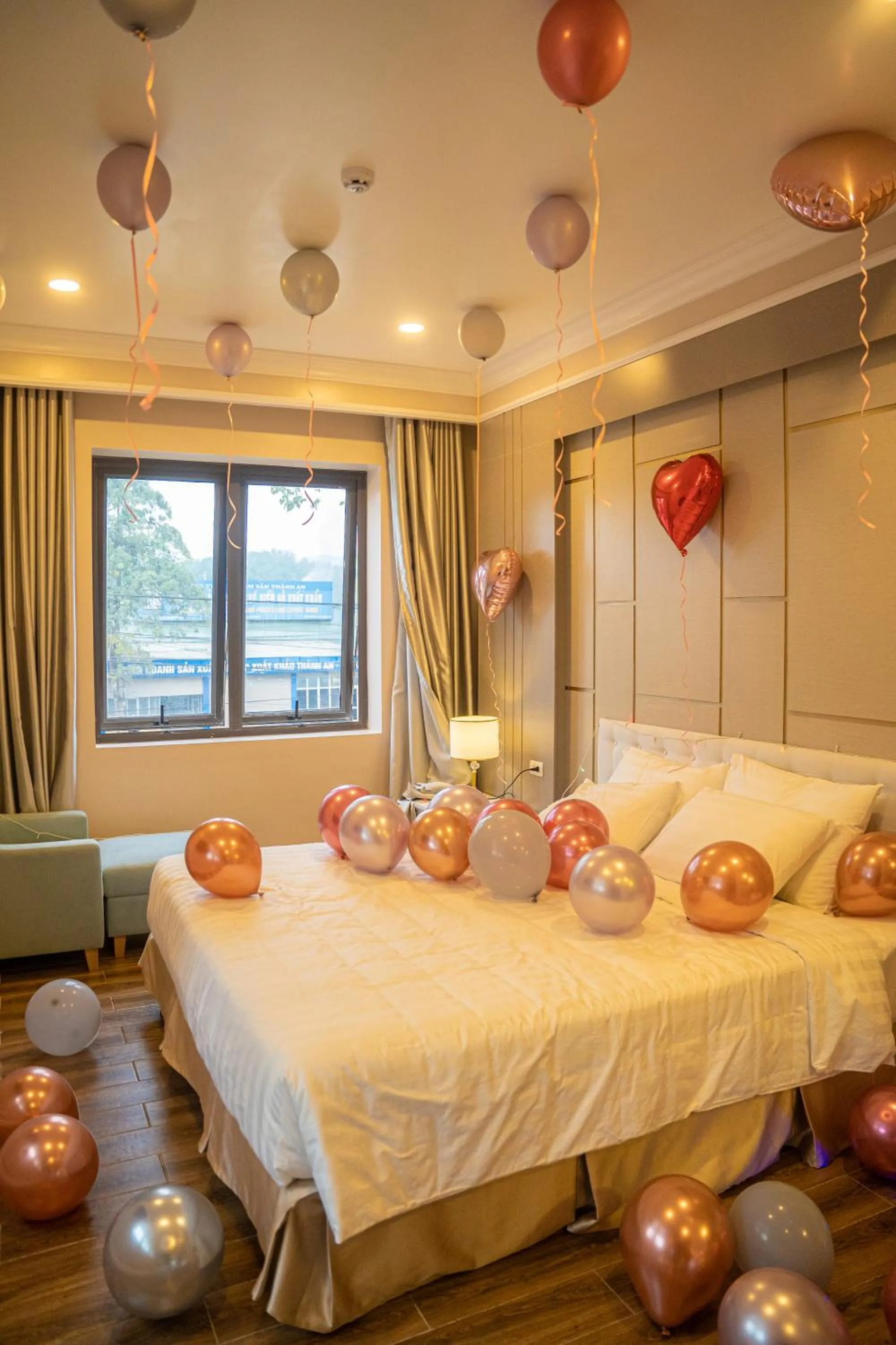 Bed in TRA LINH HOTEL & RESTAURANTs