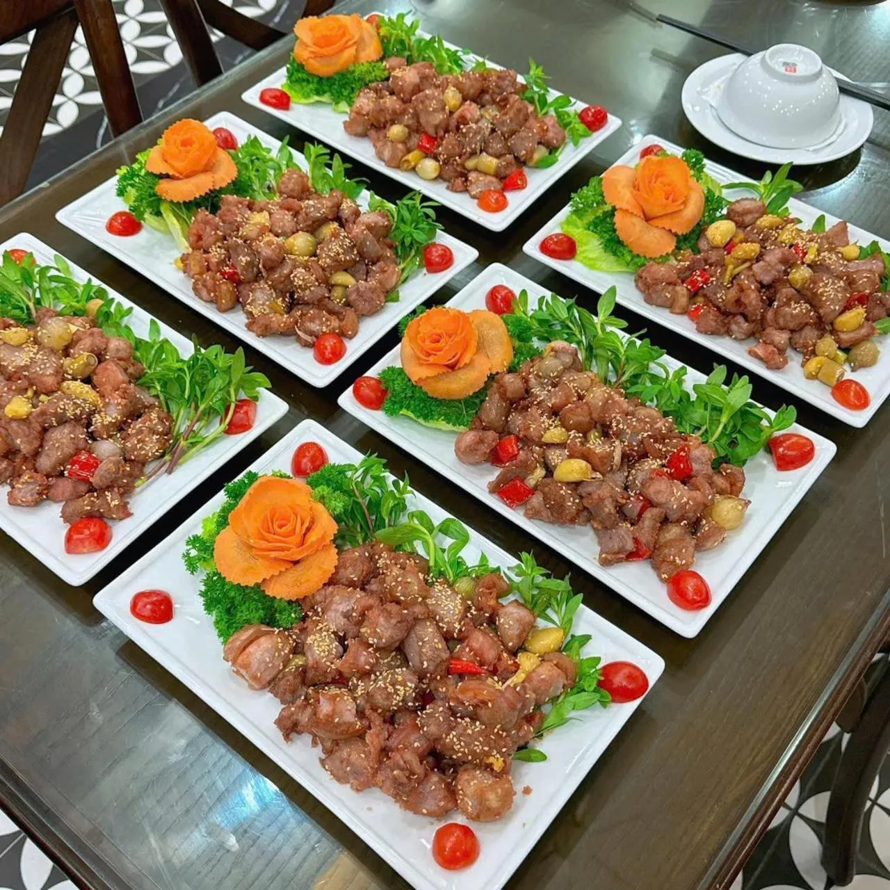 TRA LINH HOTEL & RESTAURANTs