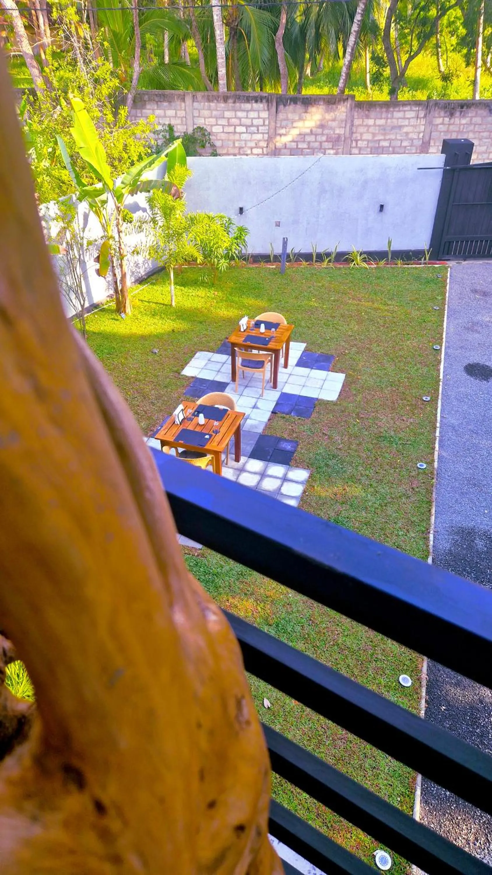 Restaurant/places to eat in Mothership