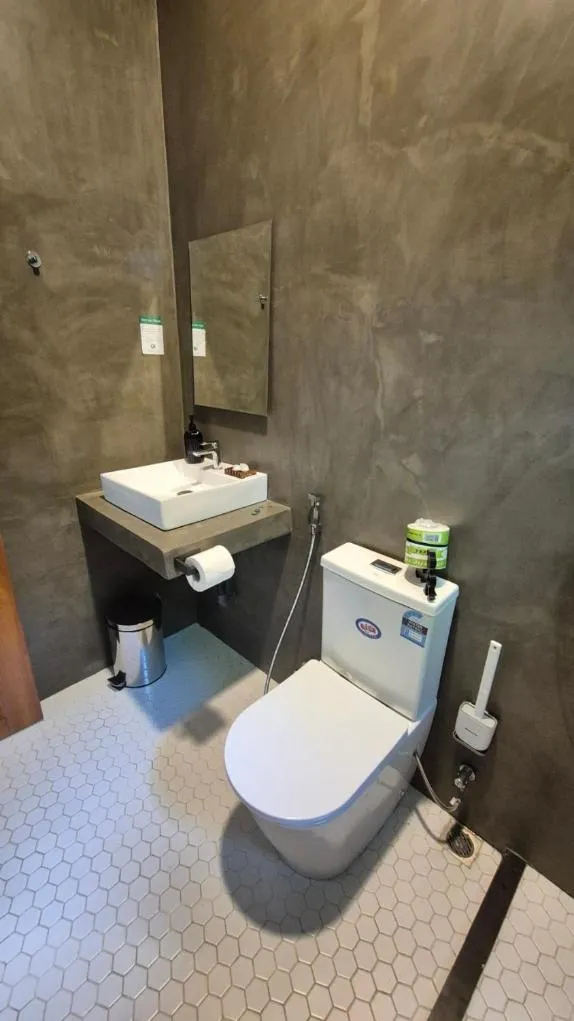 Toilet in Mothership