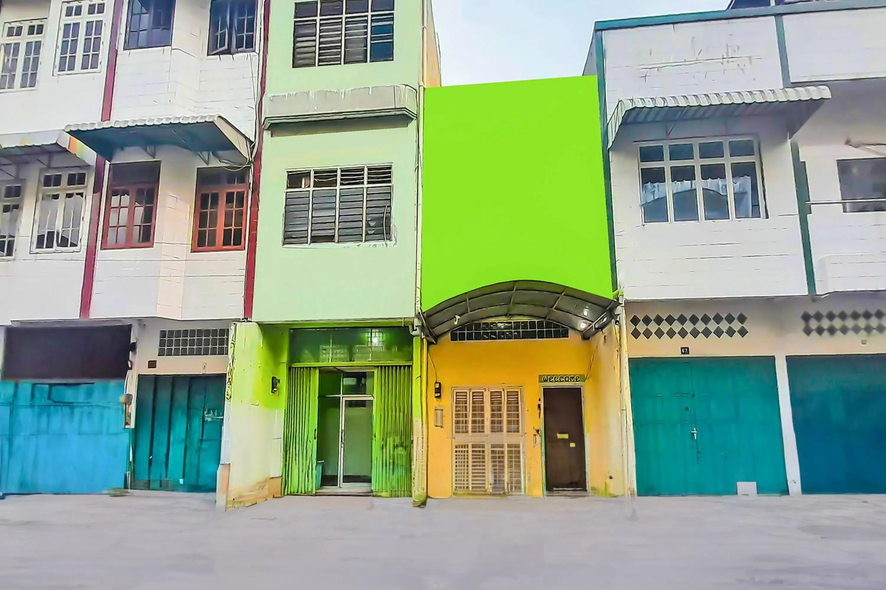 Facade/entrance in SPOT ON 92236 Kediri Family Homestay