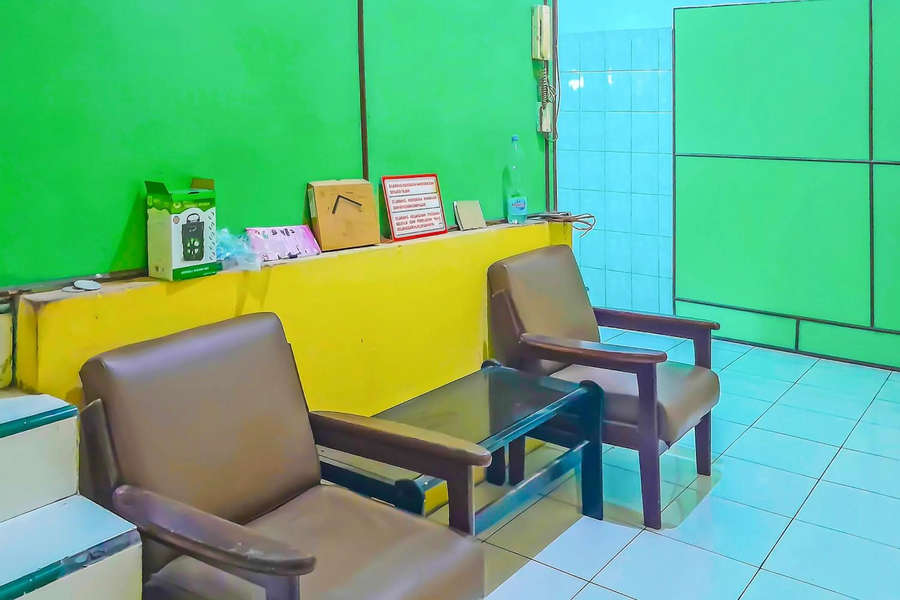 Lobby or reception in SPOT ON 92236 Kediri Family Homestay